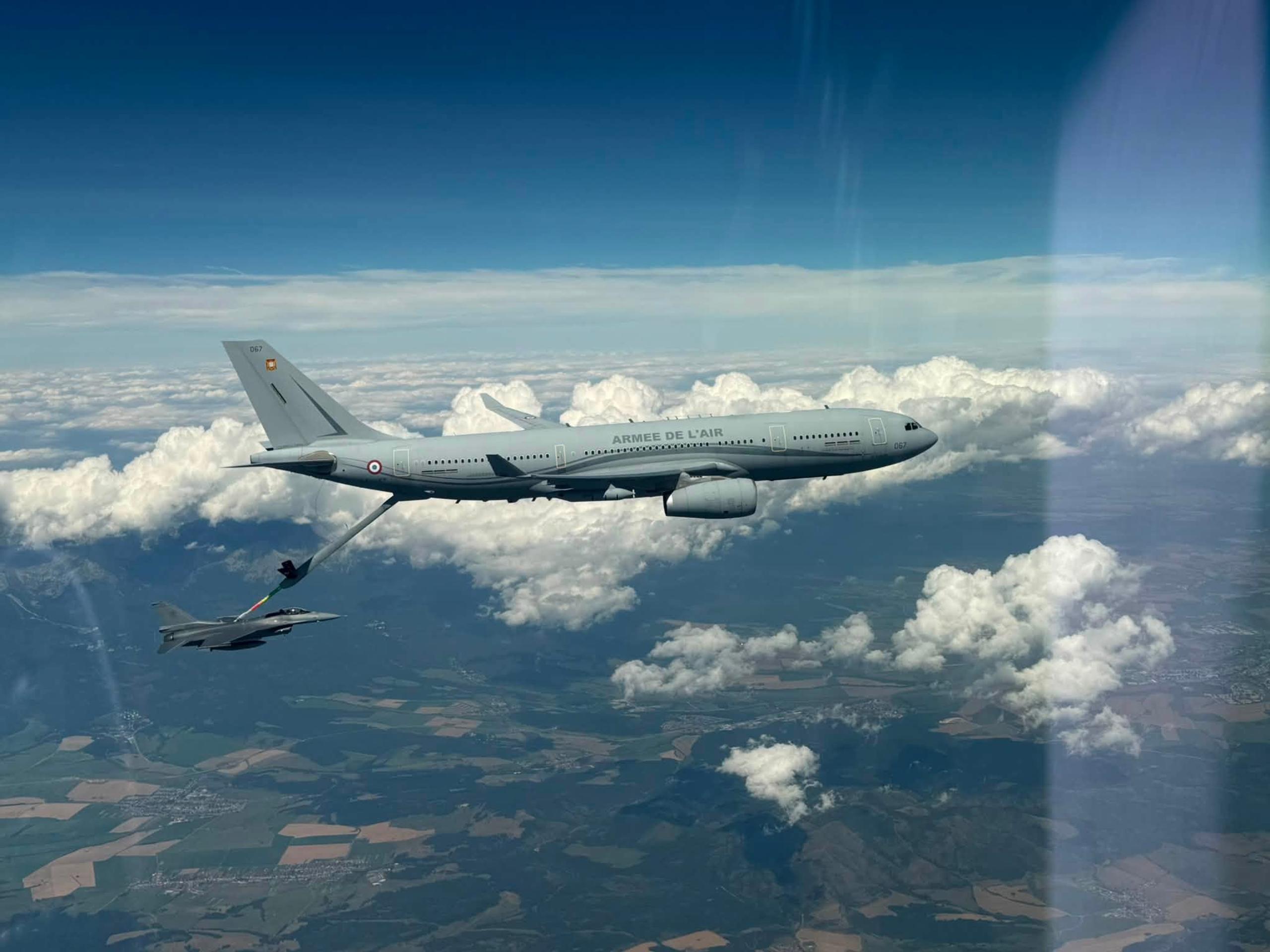 Nad Slovenskom sa uskutočnilo prvé tankovanie lietadiel F-16 za letu.