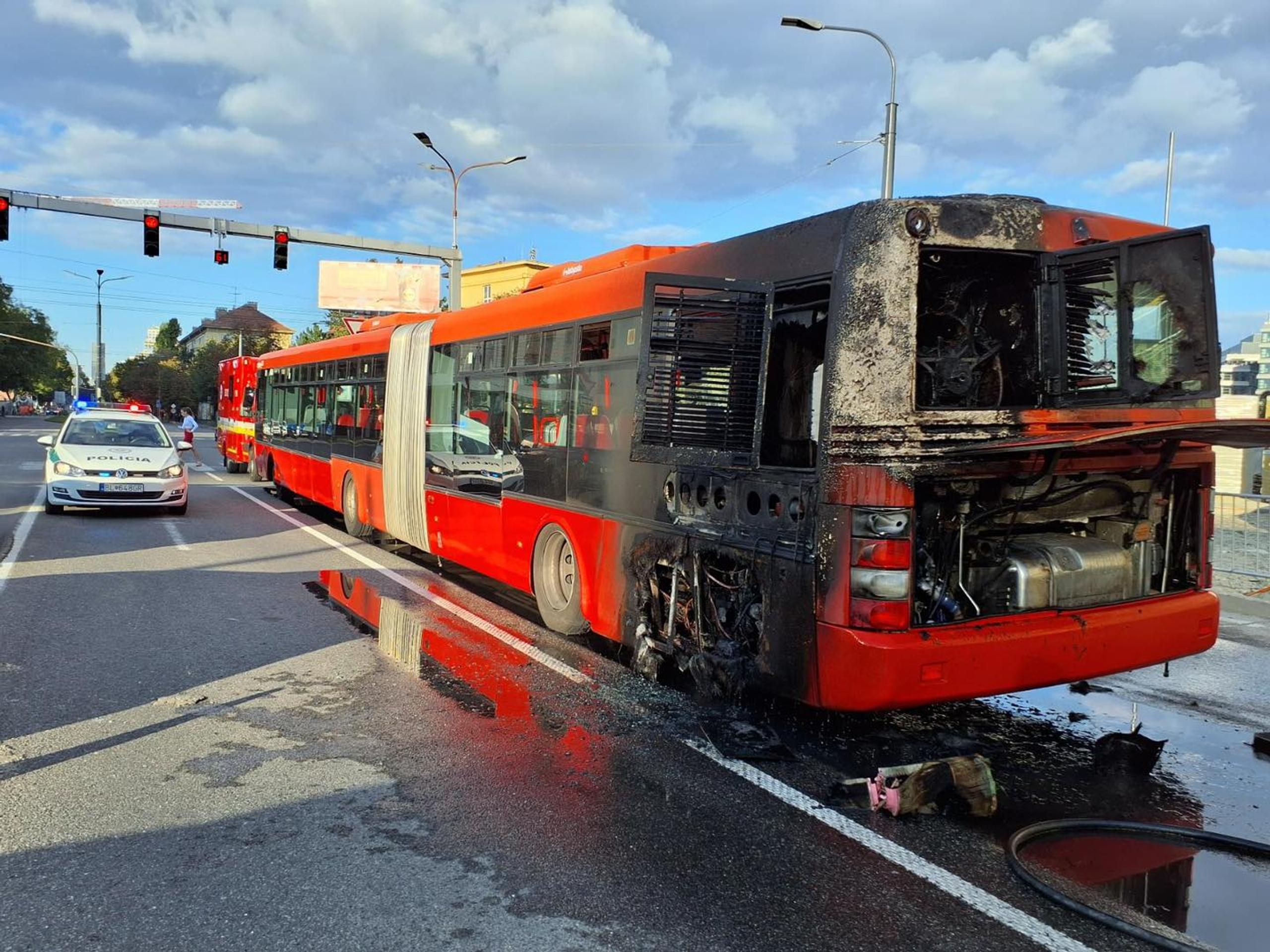 Na mieste zasahovali hasiči