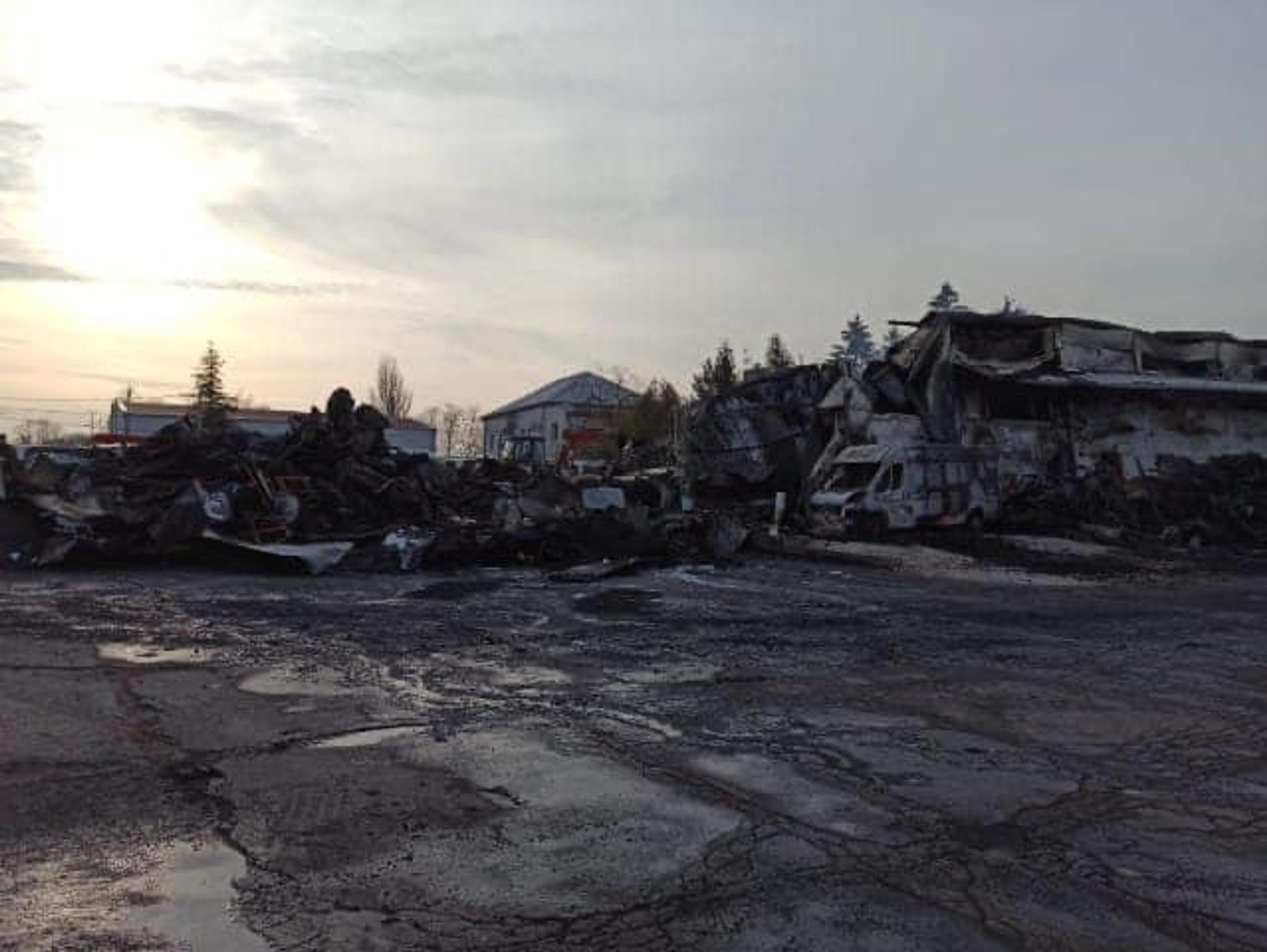 Požiar skladovej haly v Nových Zámkoch