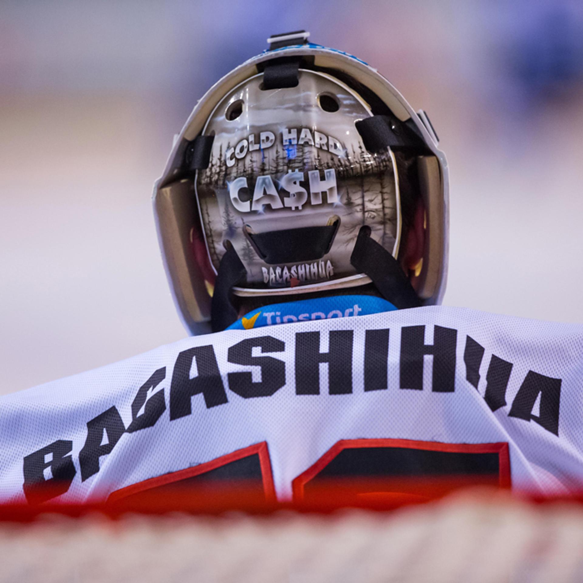 Helma brankára Jasona Bacashihuau (Banská Bystrica).