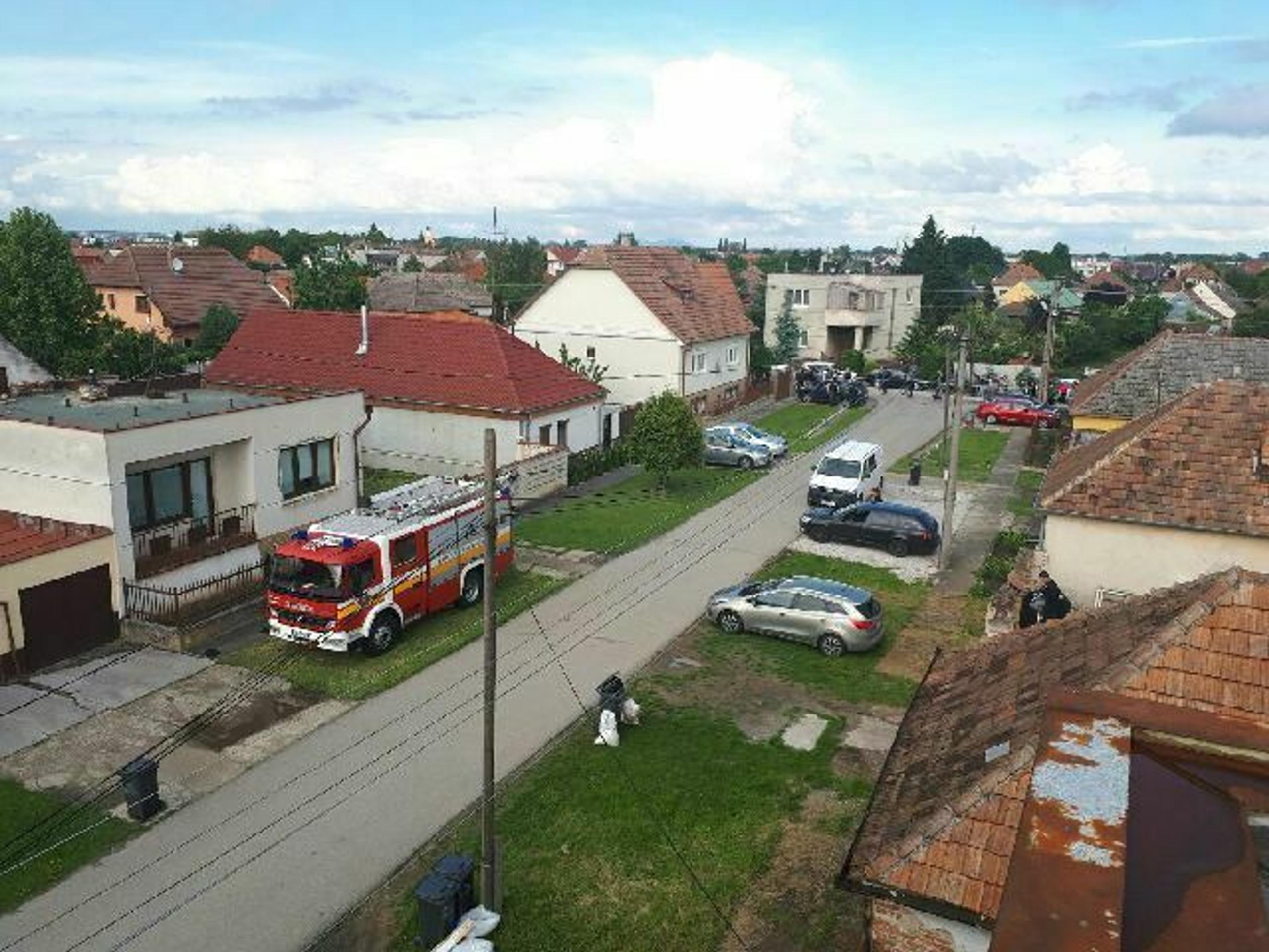 Sprava Charlie McAvoy a Marcus Johansson z Bostonu oslavujú gól vo finálovom zápase proti St. Louis.