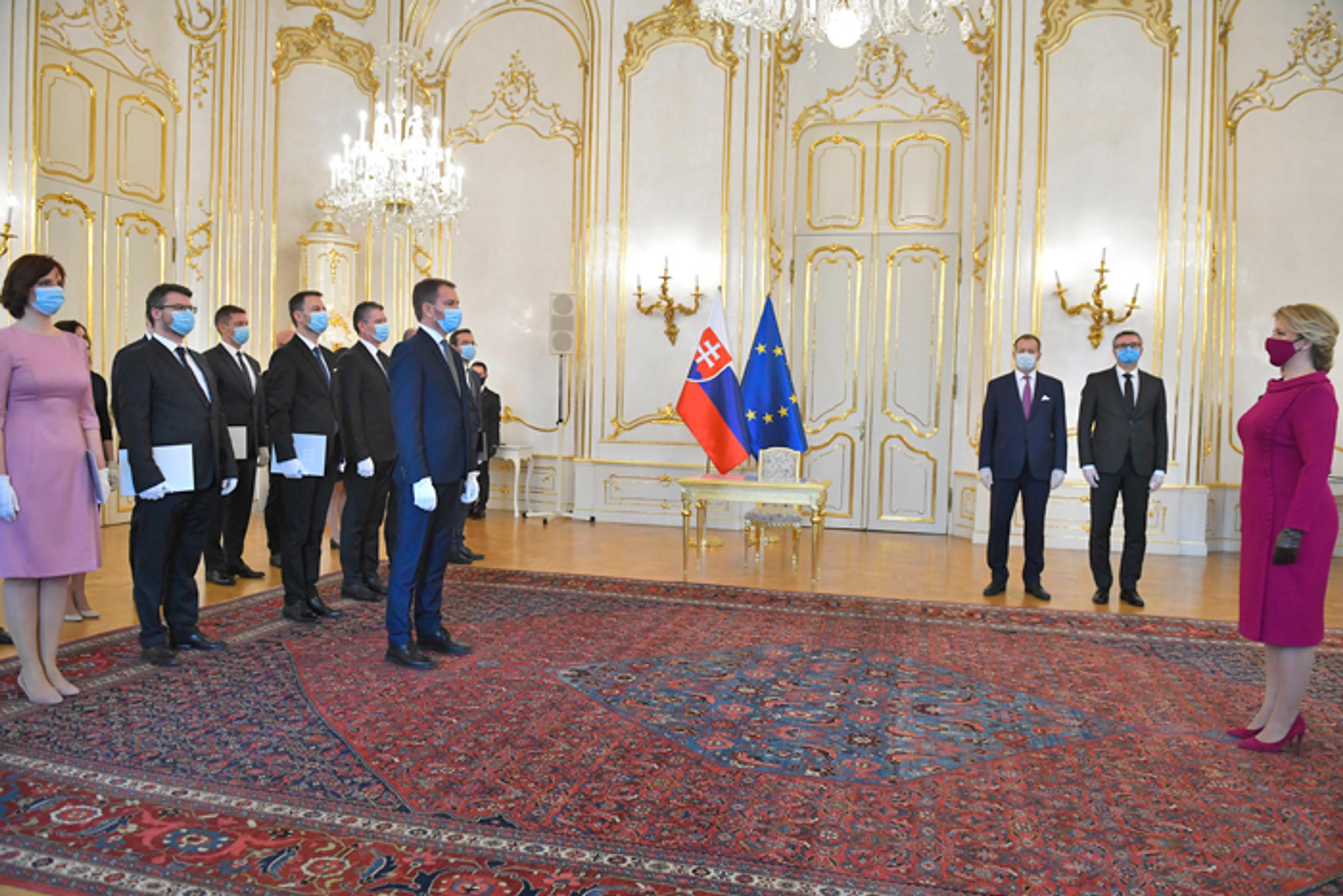 Prezidentka Zuzana Čaputová, premiér Igor Matovič a noví ministri.