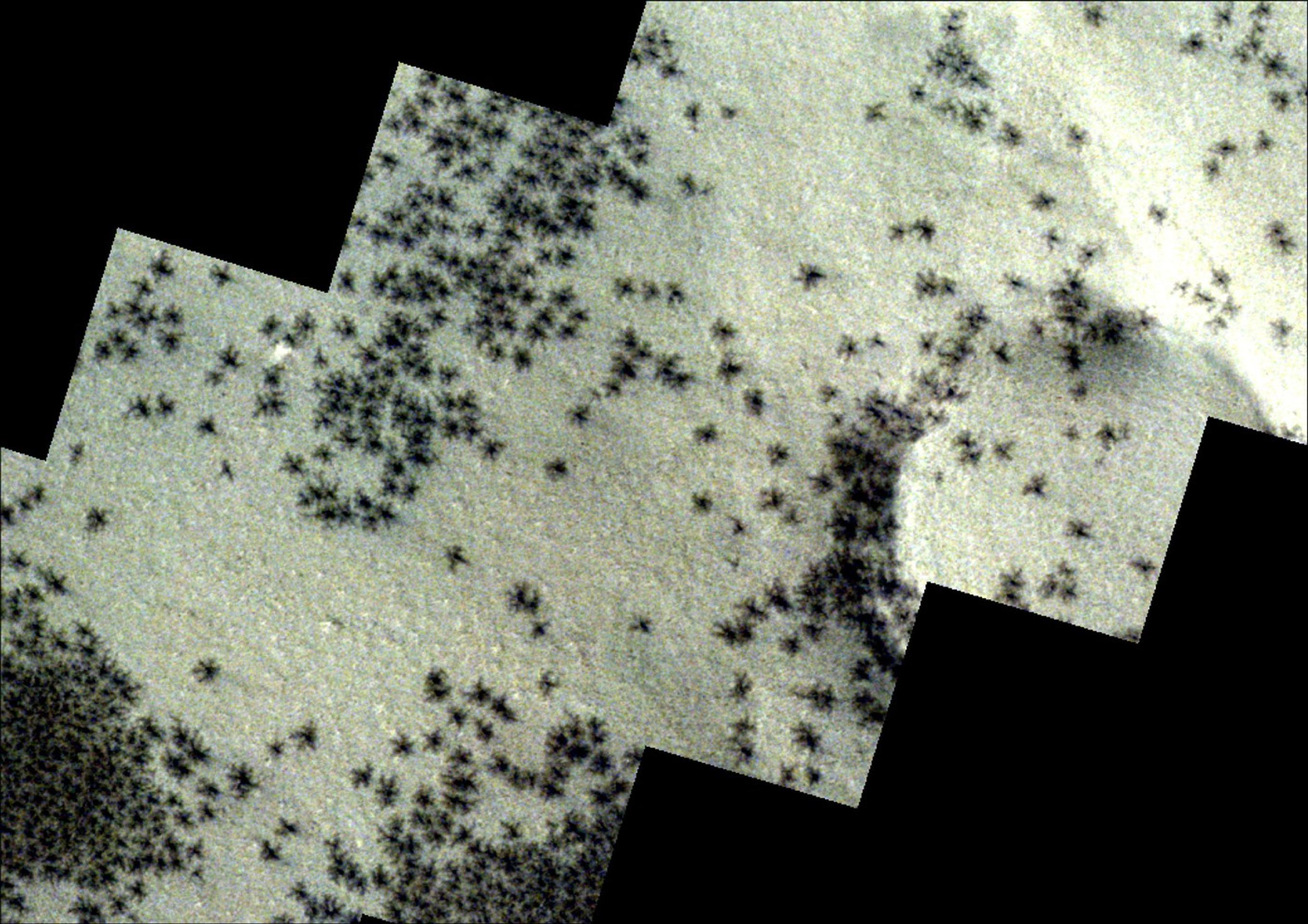 Záhadné čierne útvary na Marse.