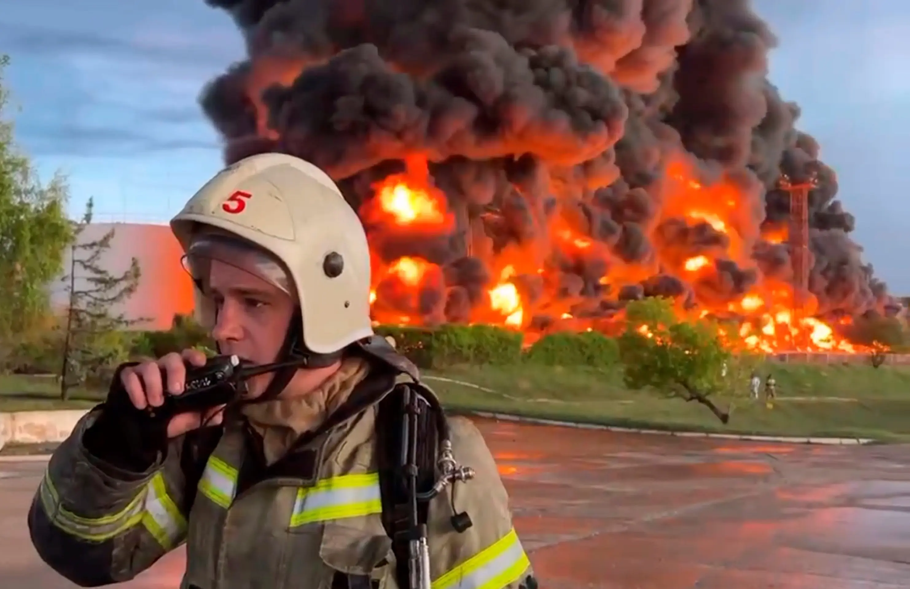 Útok dronom na palivové nádrže v Sevastopole.