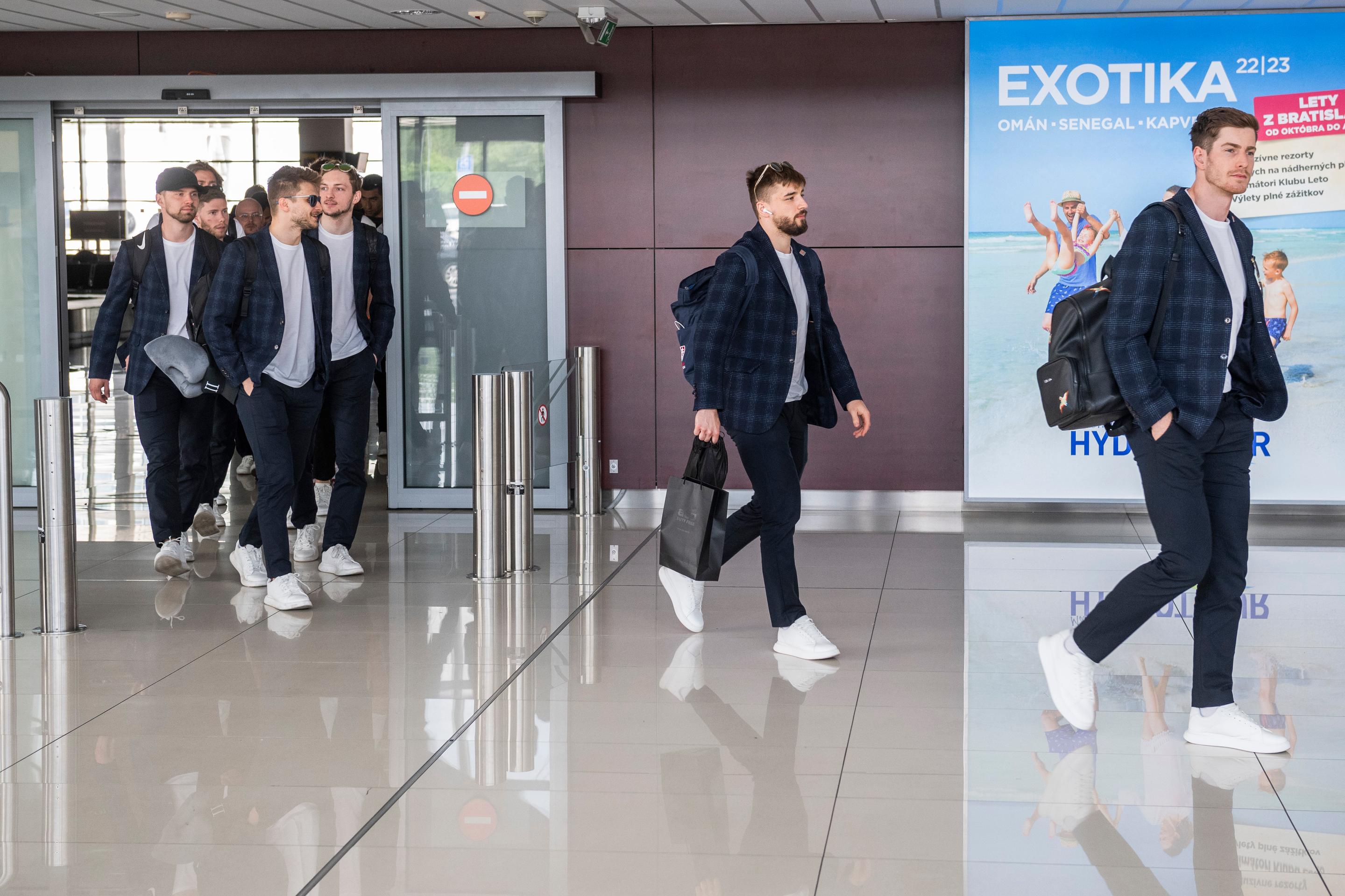 Slovenskí hokejisti po návrate z MS.