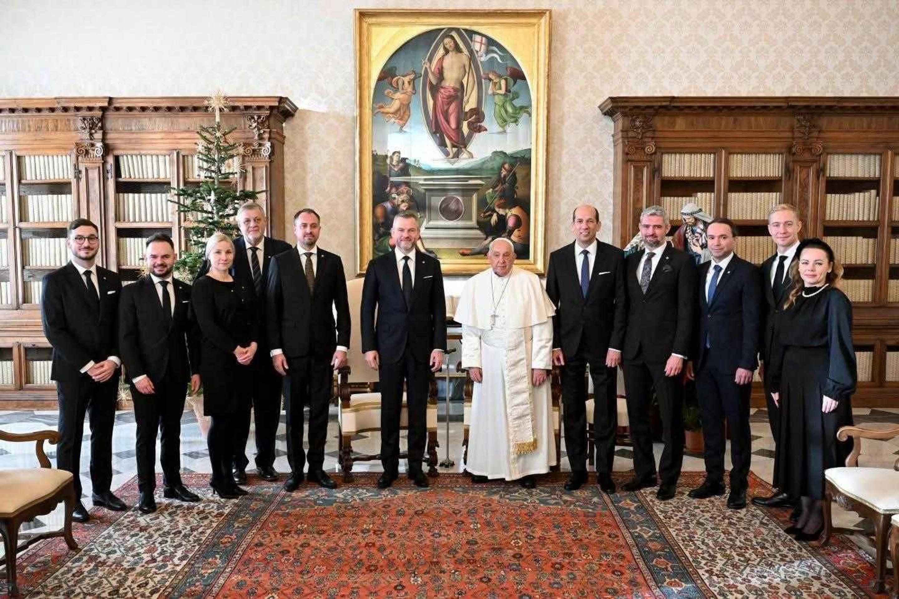 Prezident Peter Pellegrini s pápežom Františkom a delegáciou
