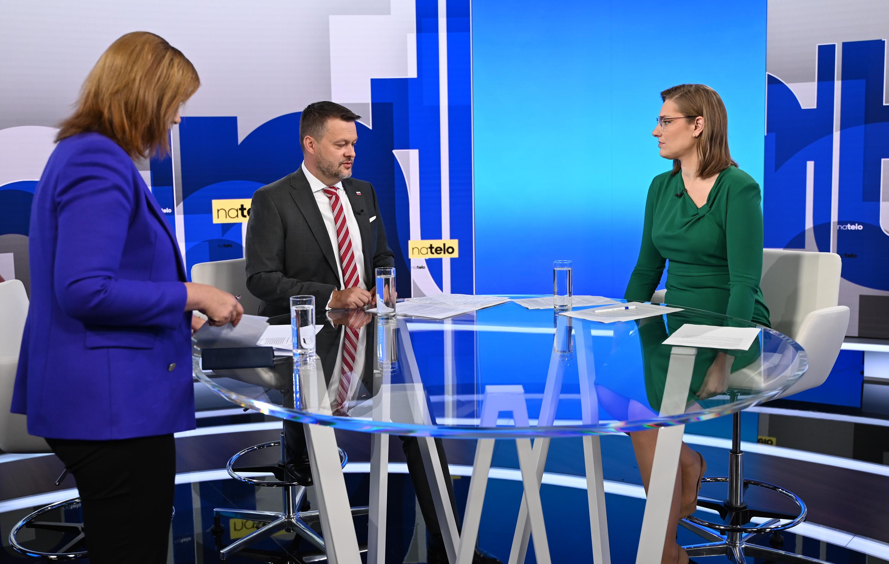 Karolína Lacová privítala v relácii Na telo Samuela Migaľa a Veroniku Remišovú