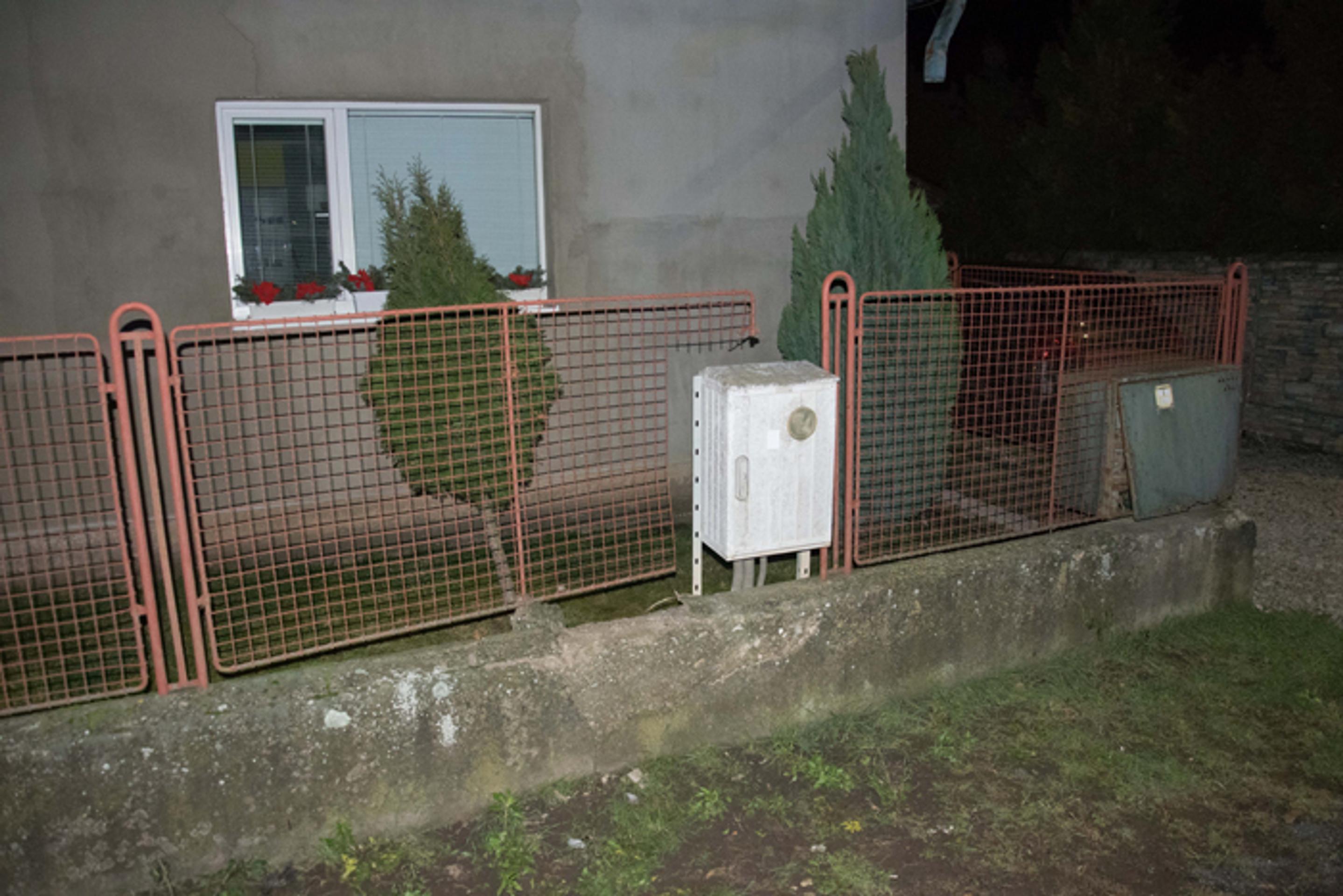 Dom, pred ktorým prepadli taxikára v Želiezovciach.