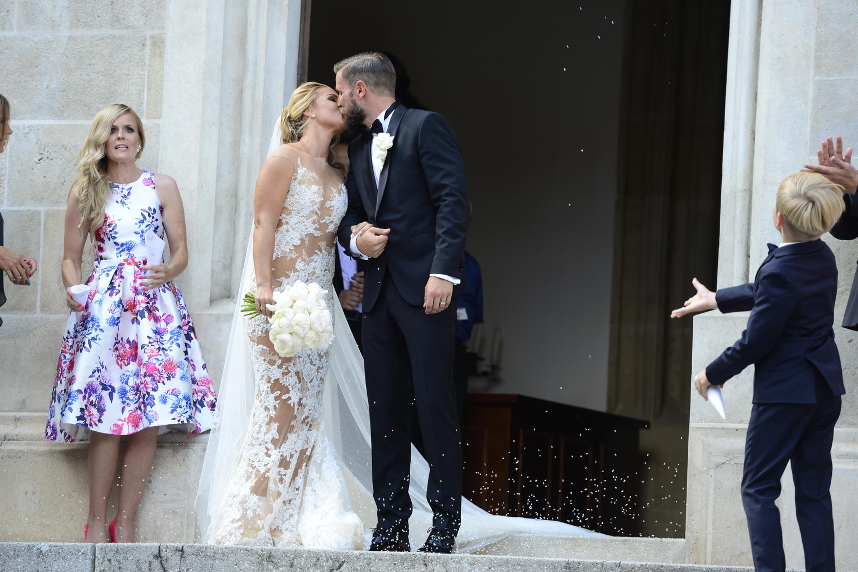 Novomanželský bozk