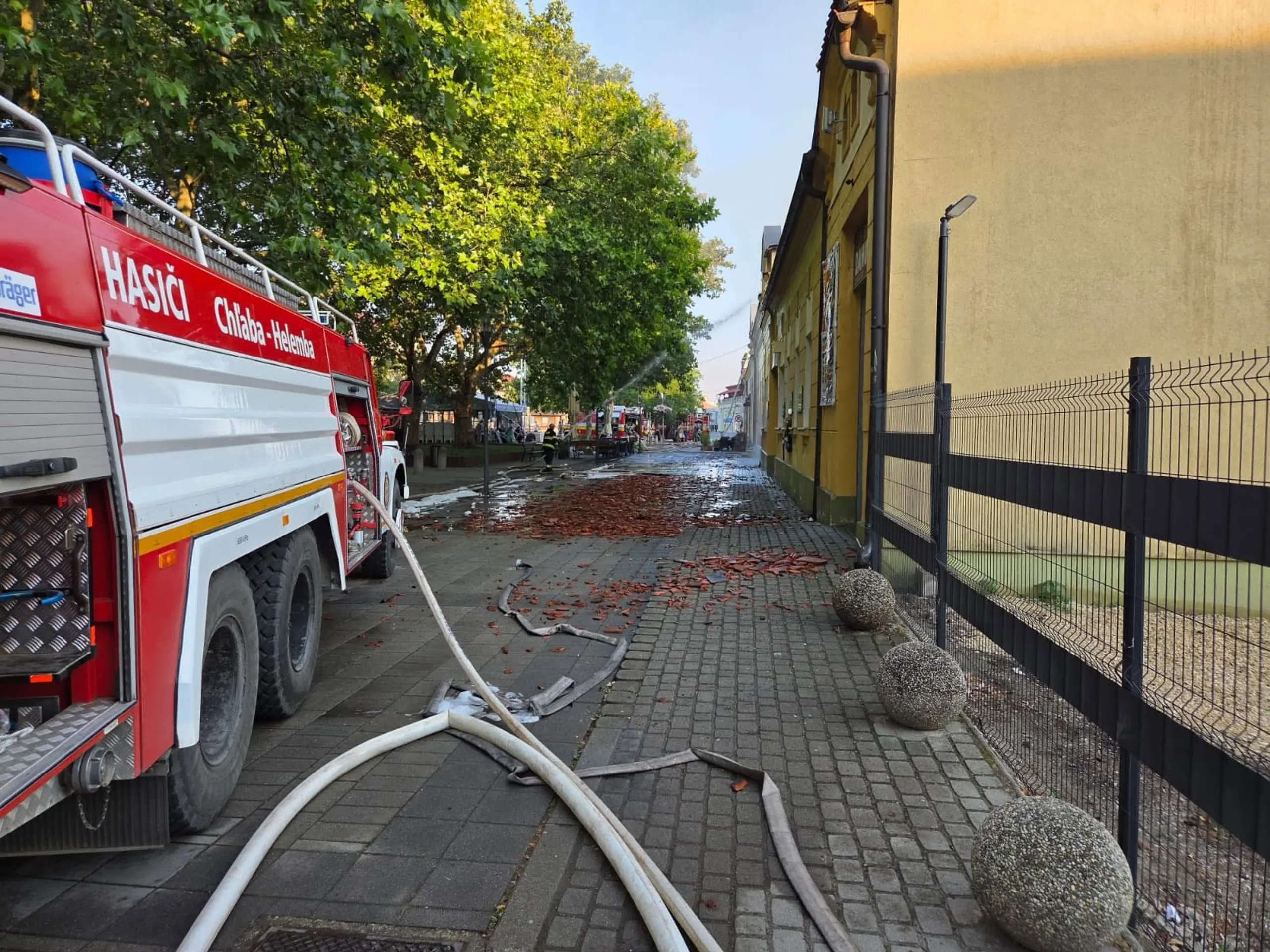 Požiar v centre Štúrova
