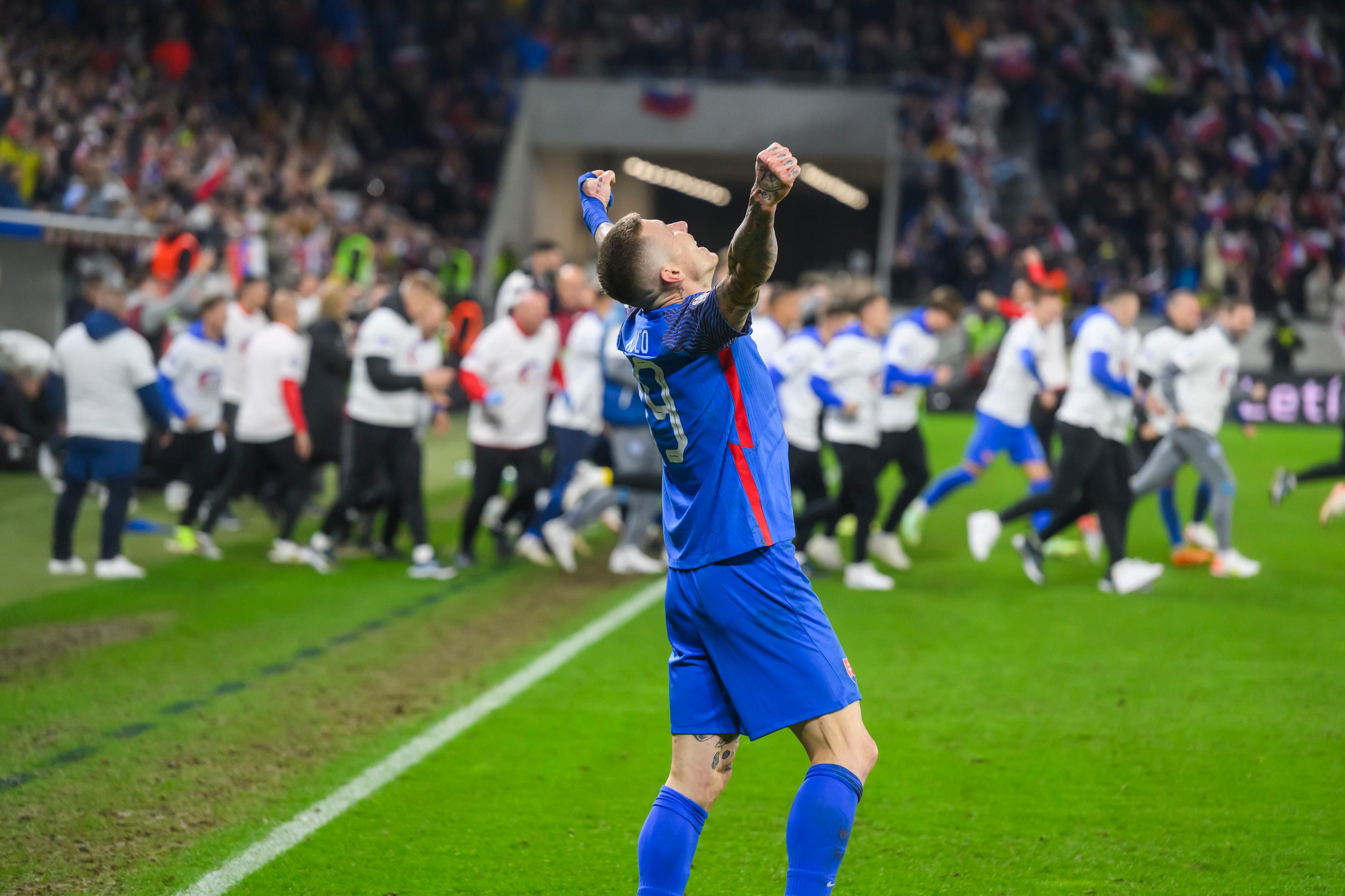 Juraj Kucka (Slovensko) oslavuje postup na ME 2024 po zápase s Islandom.