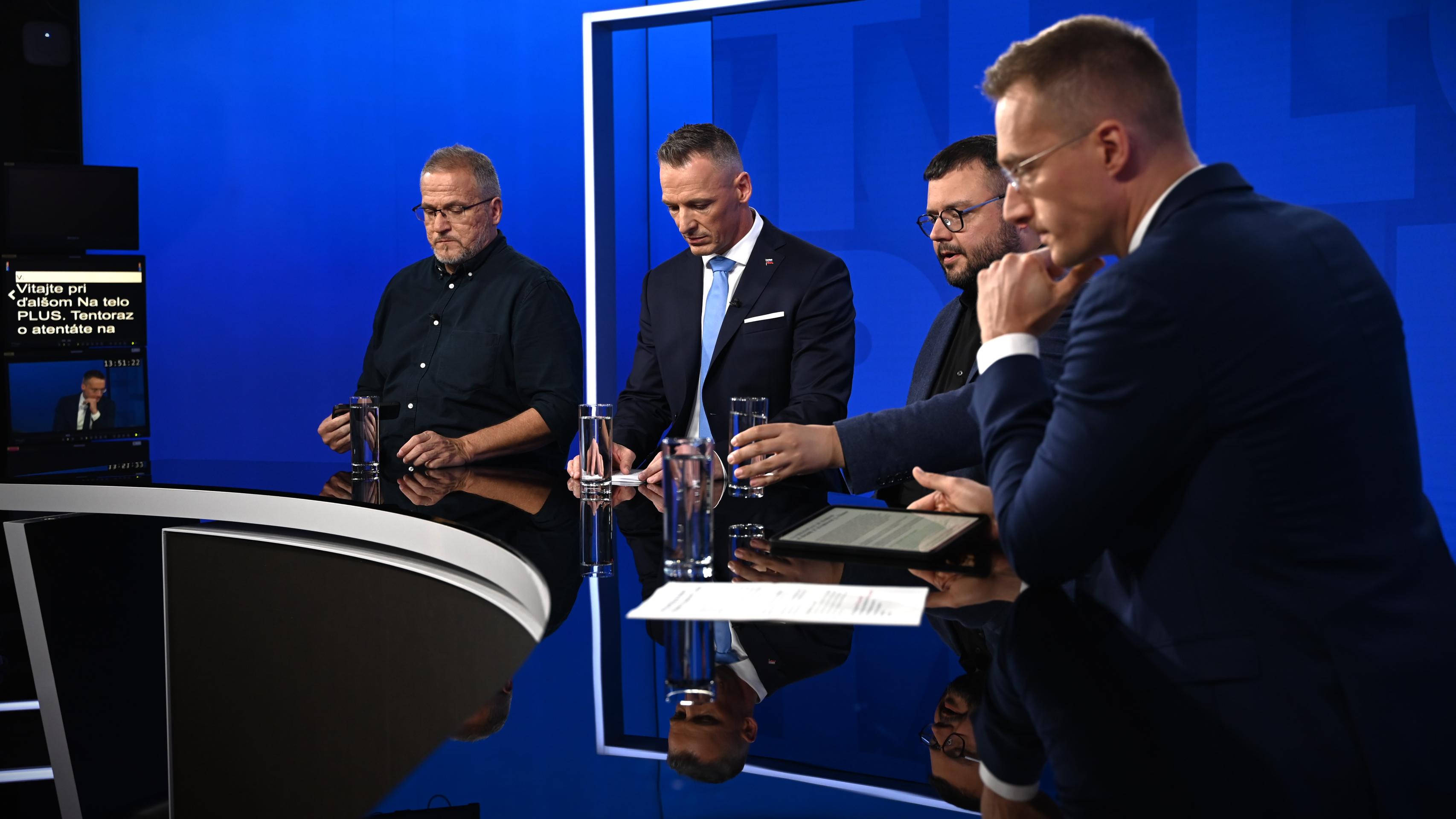 Na telo PLUS s Petrom Krajčírovičom, Martinom Královičom a Radovanom Bránikom.