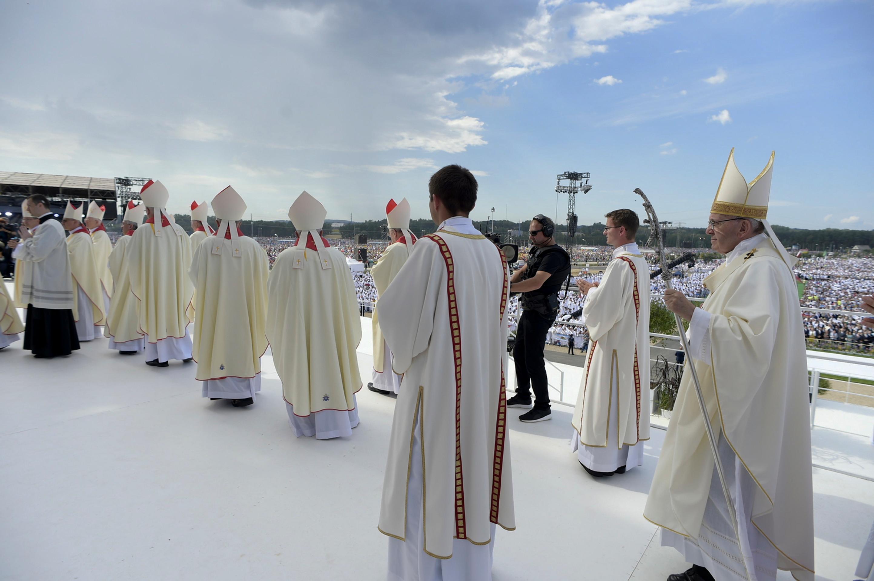Pápeža Františka si na omšu pod otvoreným nebom prišli vypočuť skoro dva milióny ľudí