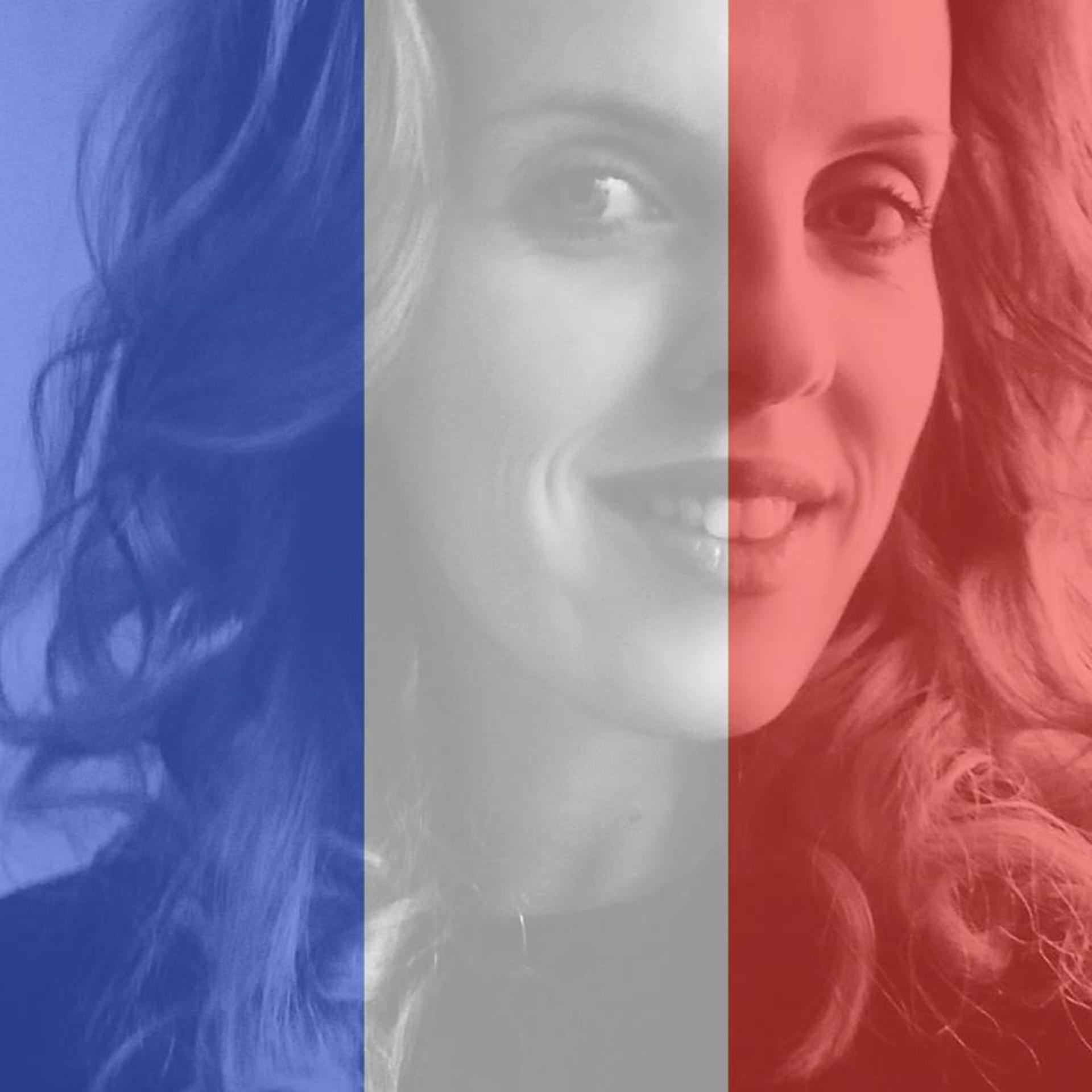 Faceebok zaplavili profilové fotografie zaodeté do francúzskej vlajky.