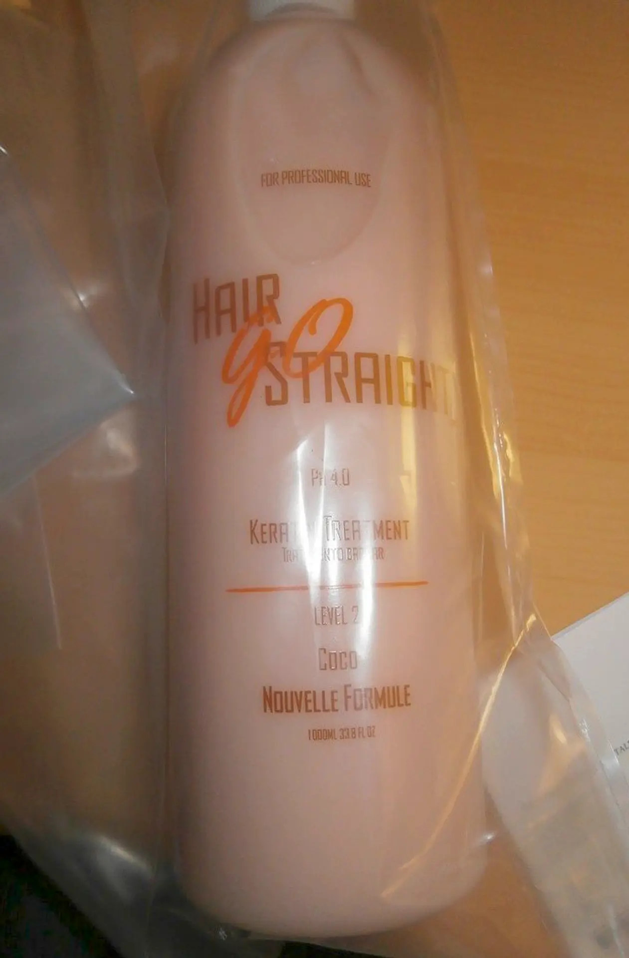 Nebezpečný výrobok na vyrovnávanie vlasov pre profesionálne použitie "Hair Go Straight - COCO" značky Hair Go Straight 
