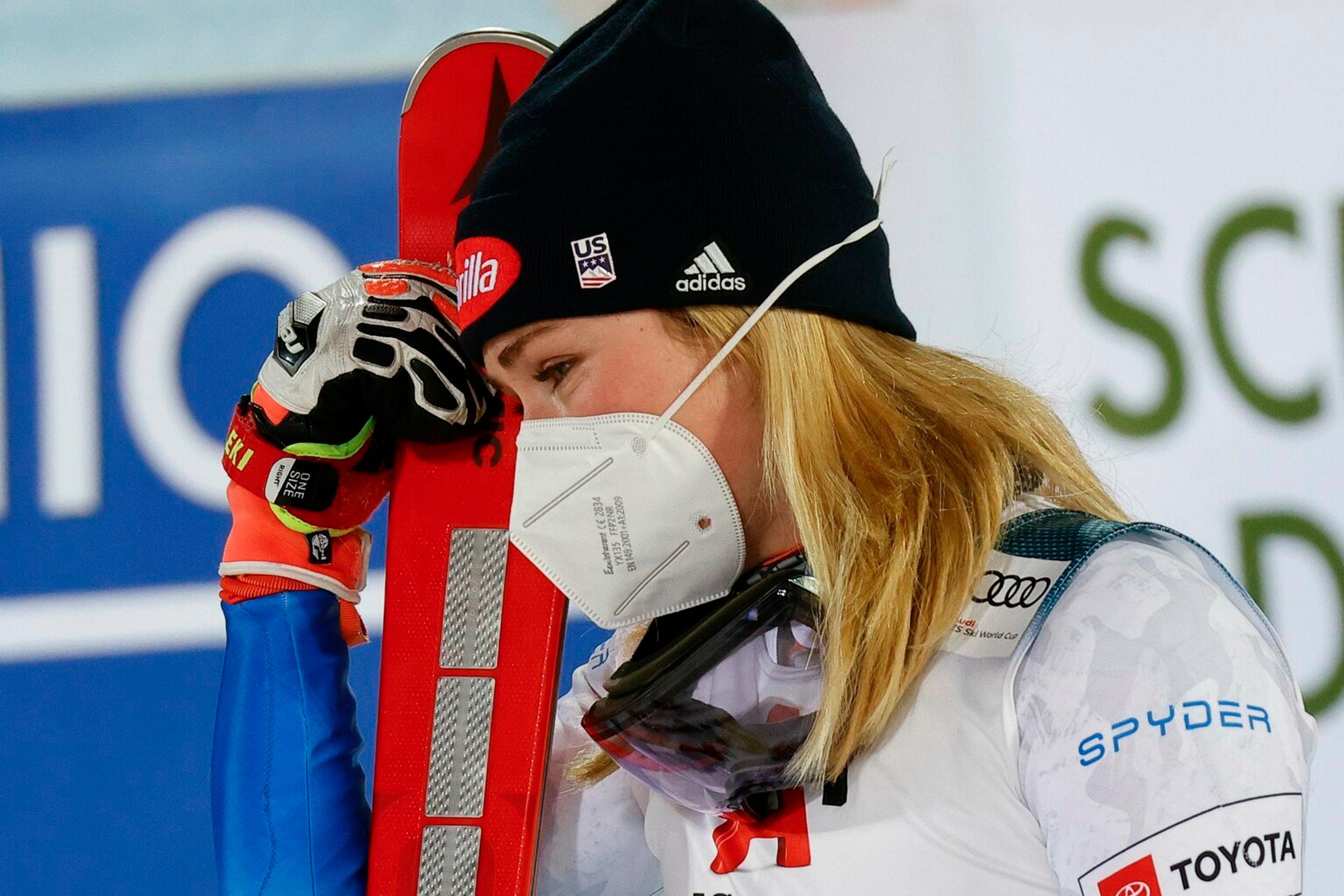 Alpská lyžiarka Mikaela Shiffrinová reaguje po slalome v Schladmingu.