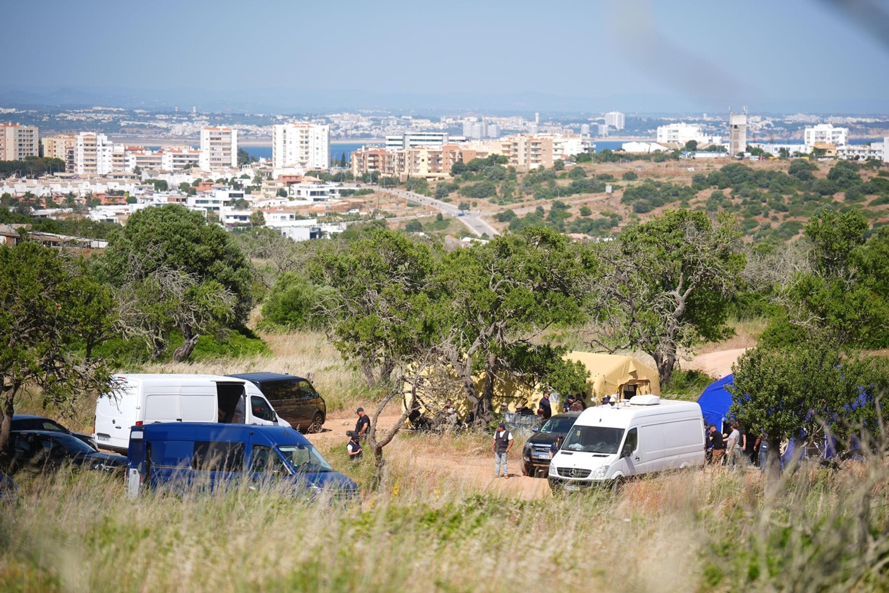 Obnovené pátranie po dôkazoch v prípade zmiznutej Madeleine McCannovej. (2)