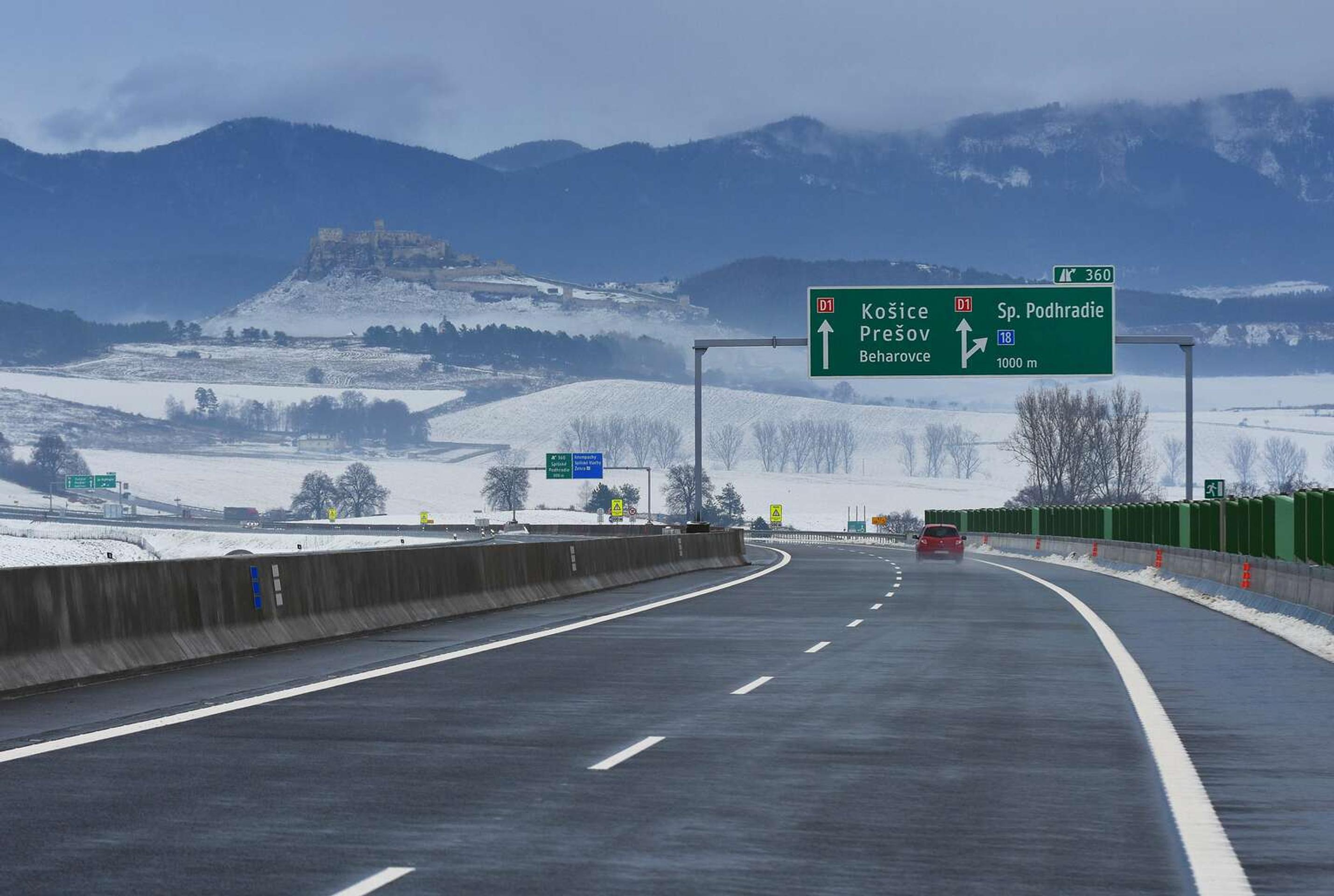 Na snímke pohľad na novootvorený diaľničný úsek D1 Jánovce - Jablonov