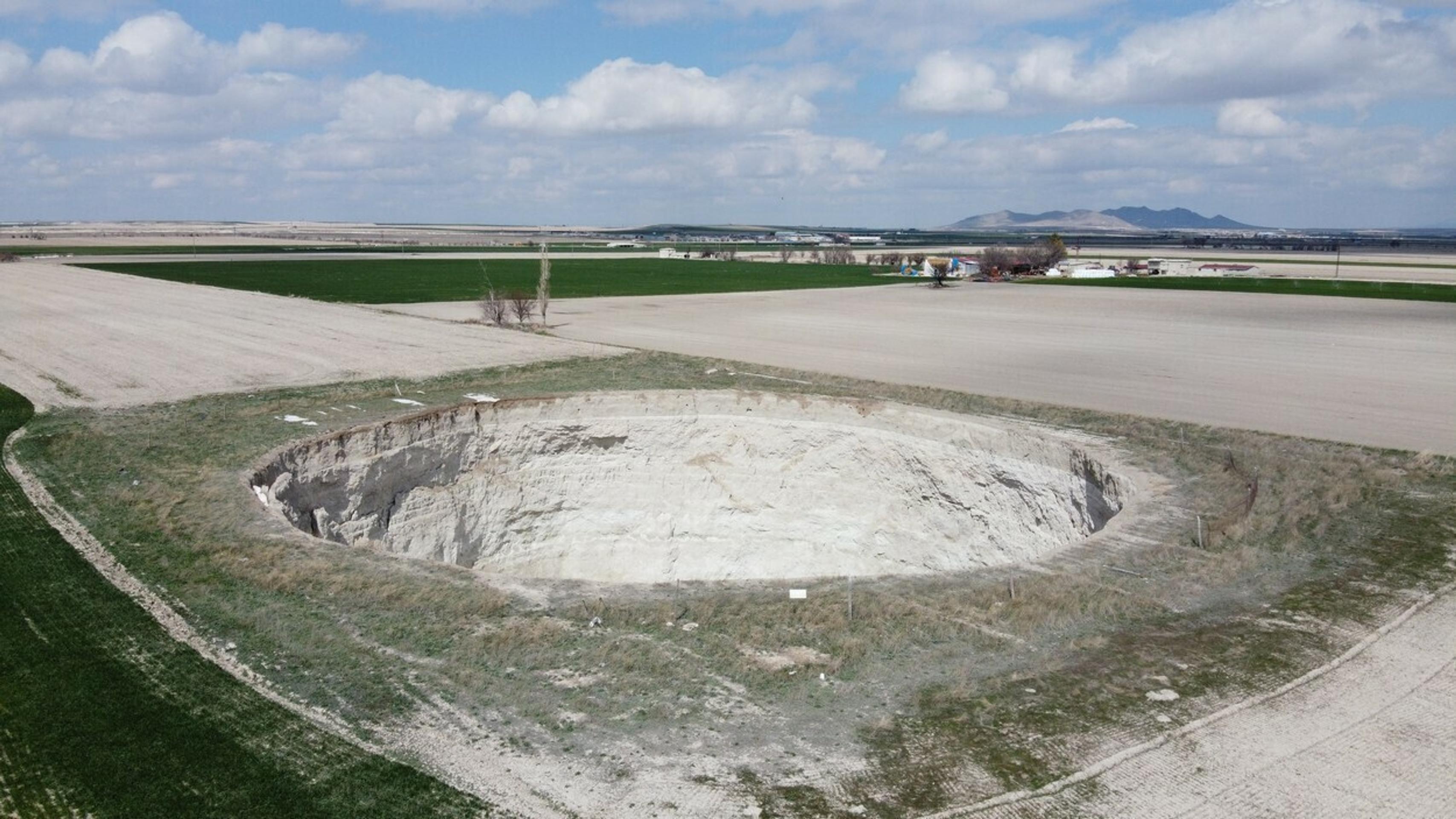 Krasový kráter v Turecku