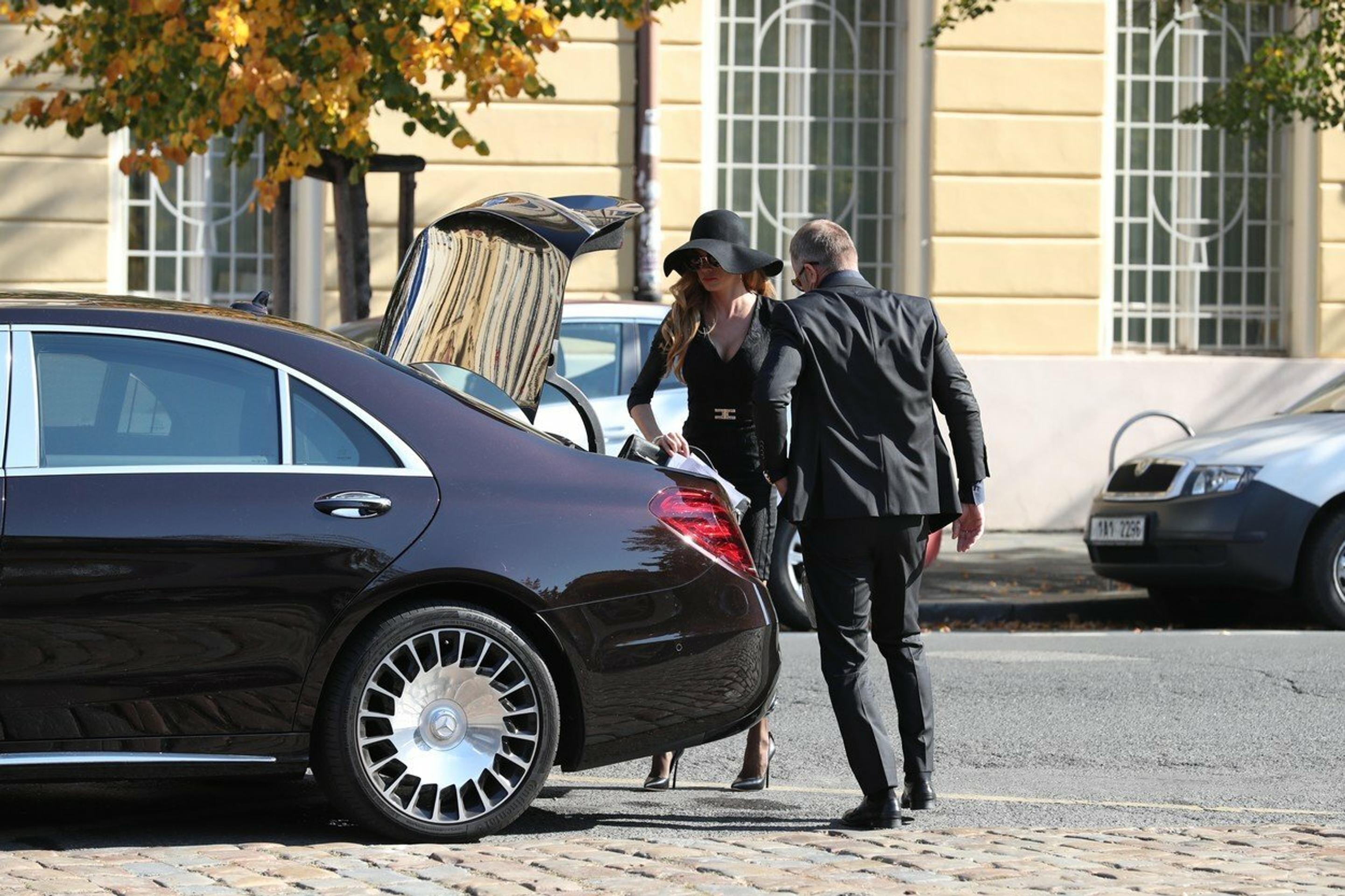 Andrea Verešová s Danielom Volopichom na pohrebe Jana Kočku ml.