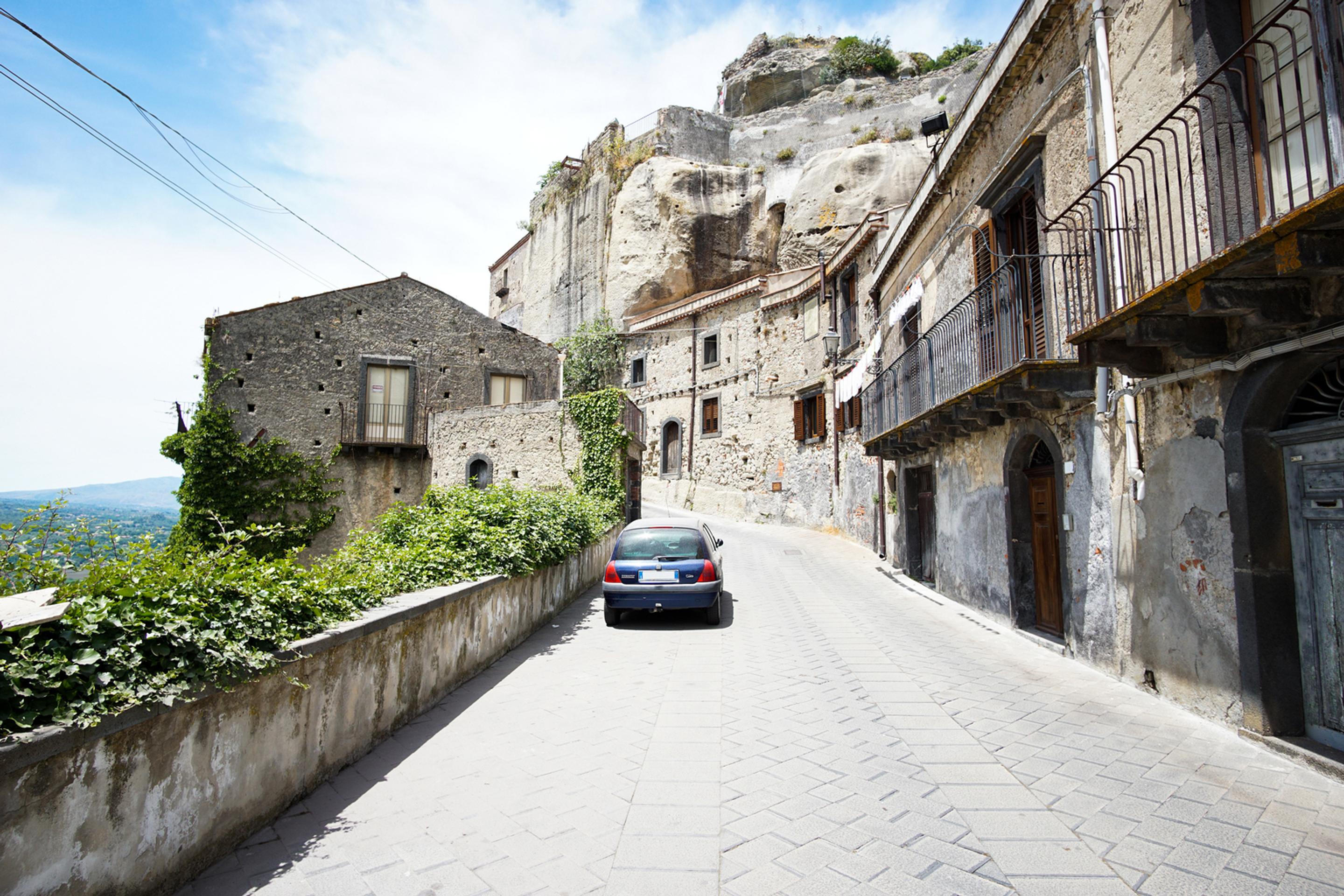 Pohľad na domy v Castiglione di Sicilia.