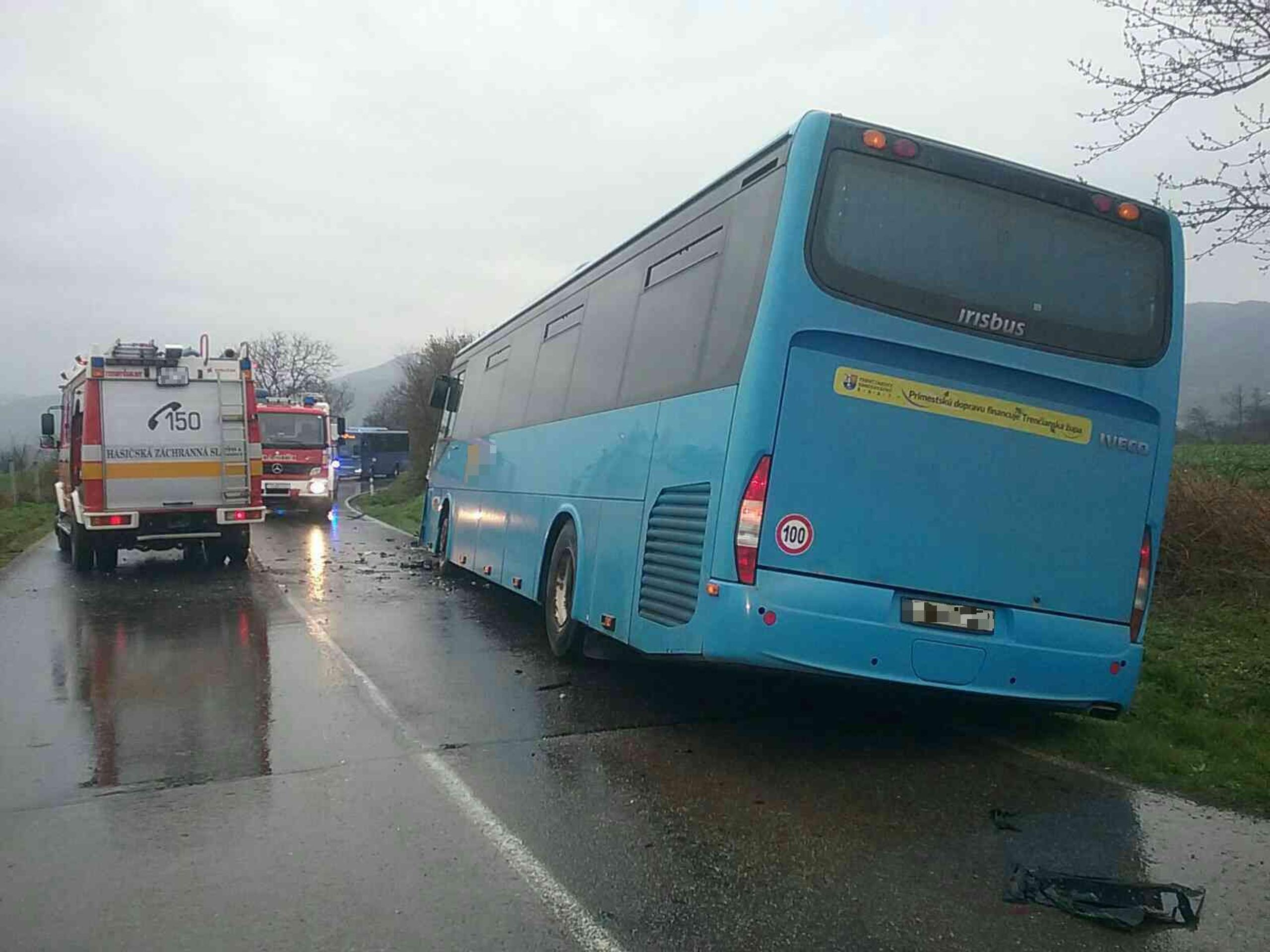 Zrážka auta s autobusom