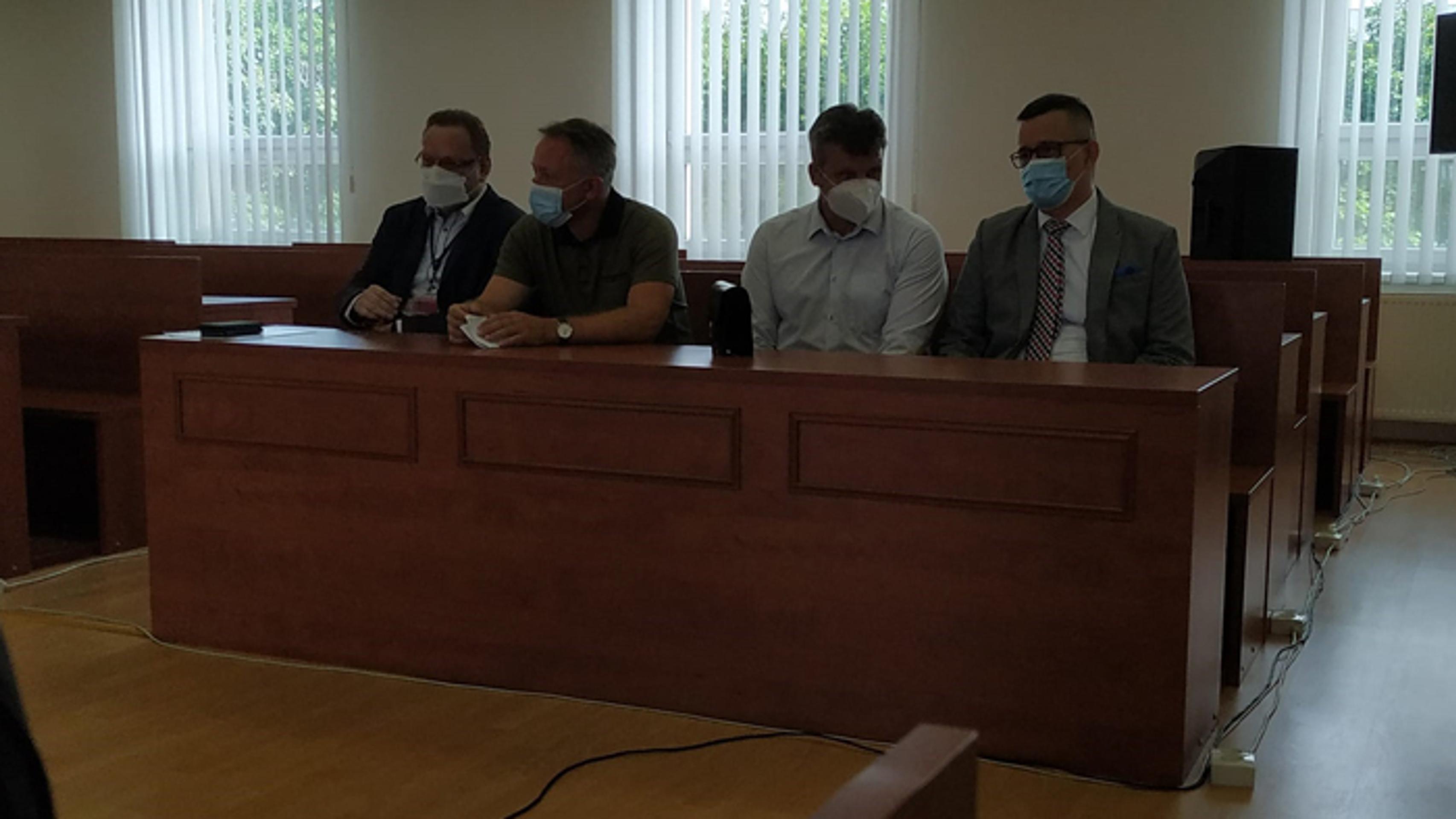 Na súd prišli Juraj Novocký, Bohdan Čeľovský, Vasiľ Špirko a Tomáš Honz.