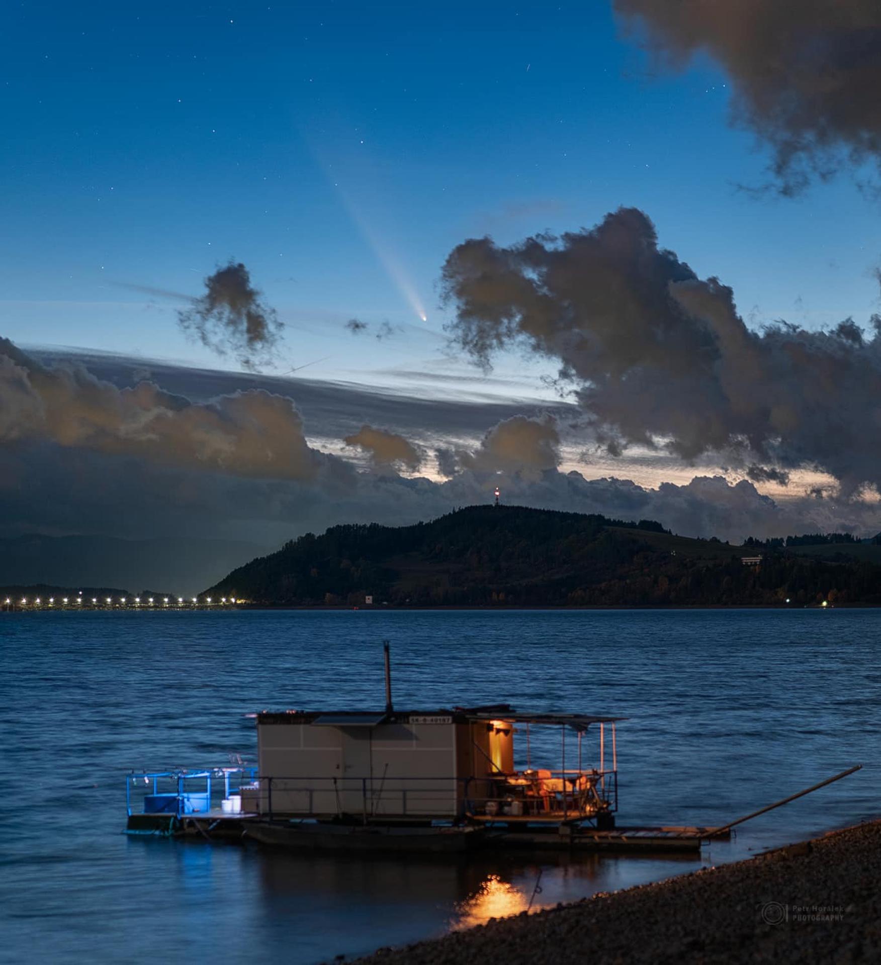 Kométa C/2023 A3 Tsuchinshan-ATLAS odfotená nad Liptovskou Marou (13. október).