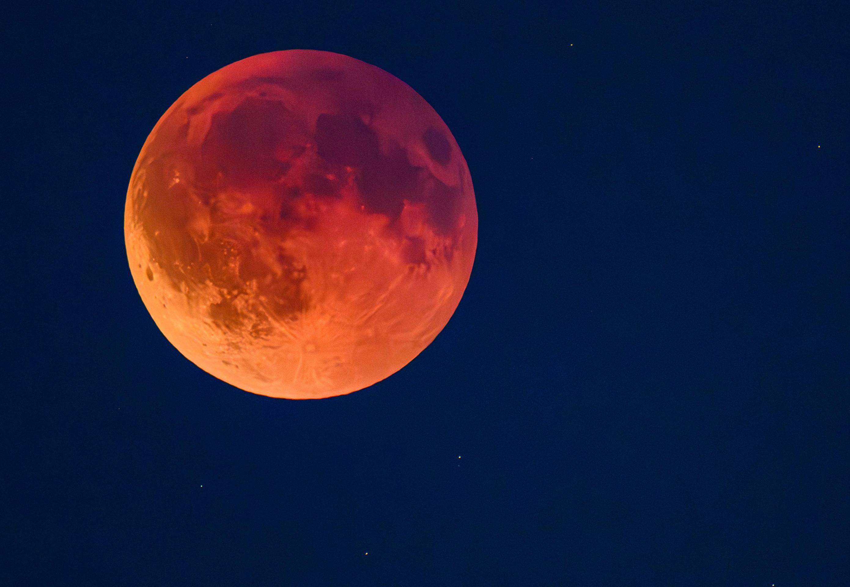 Zatmenie mesiaca v rôznych krajinách sveta