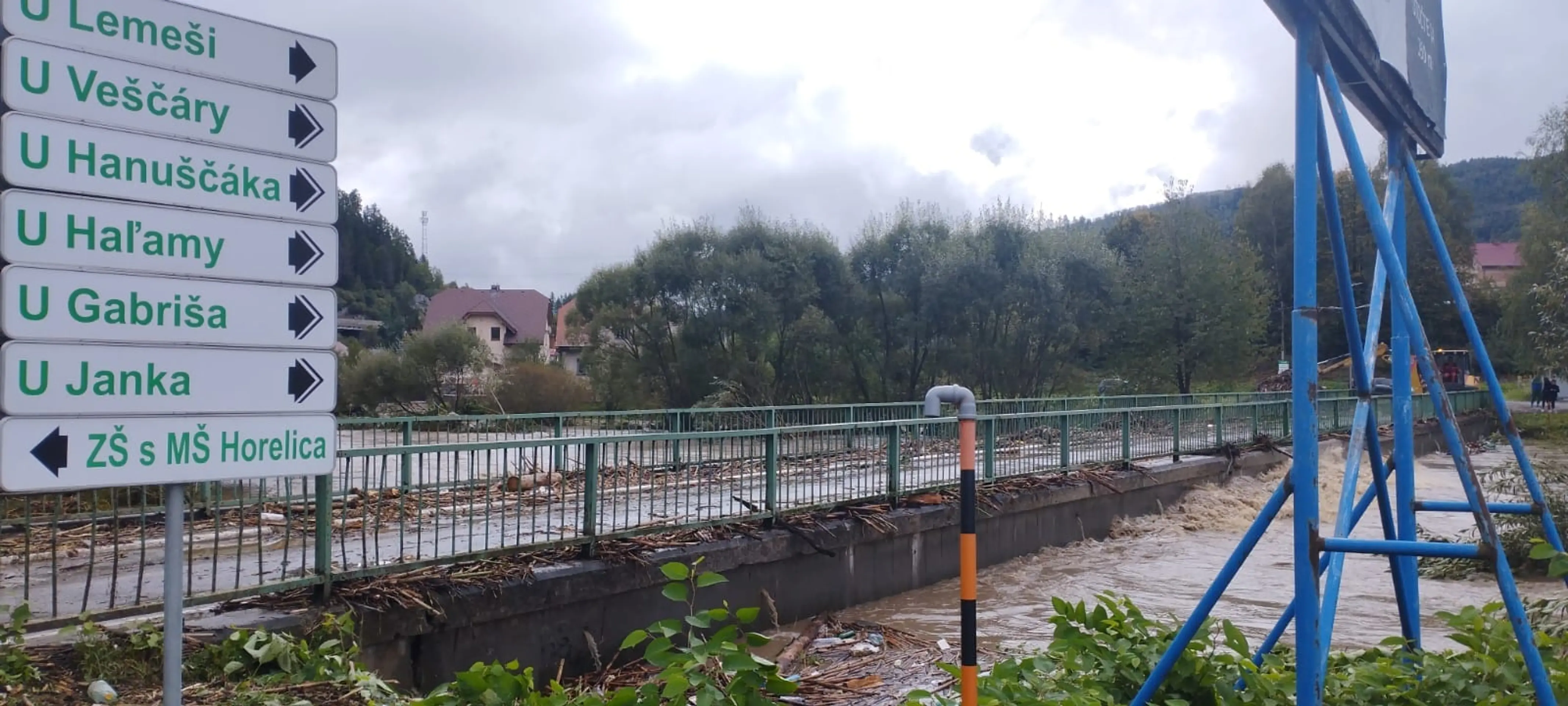 Rozbúrená rieka v čadčianskej časti Horelica.