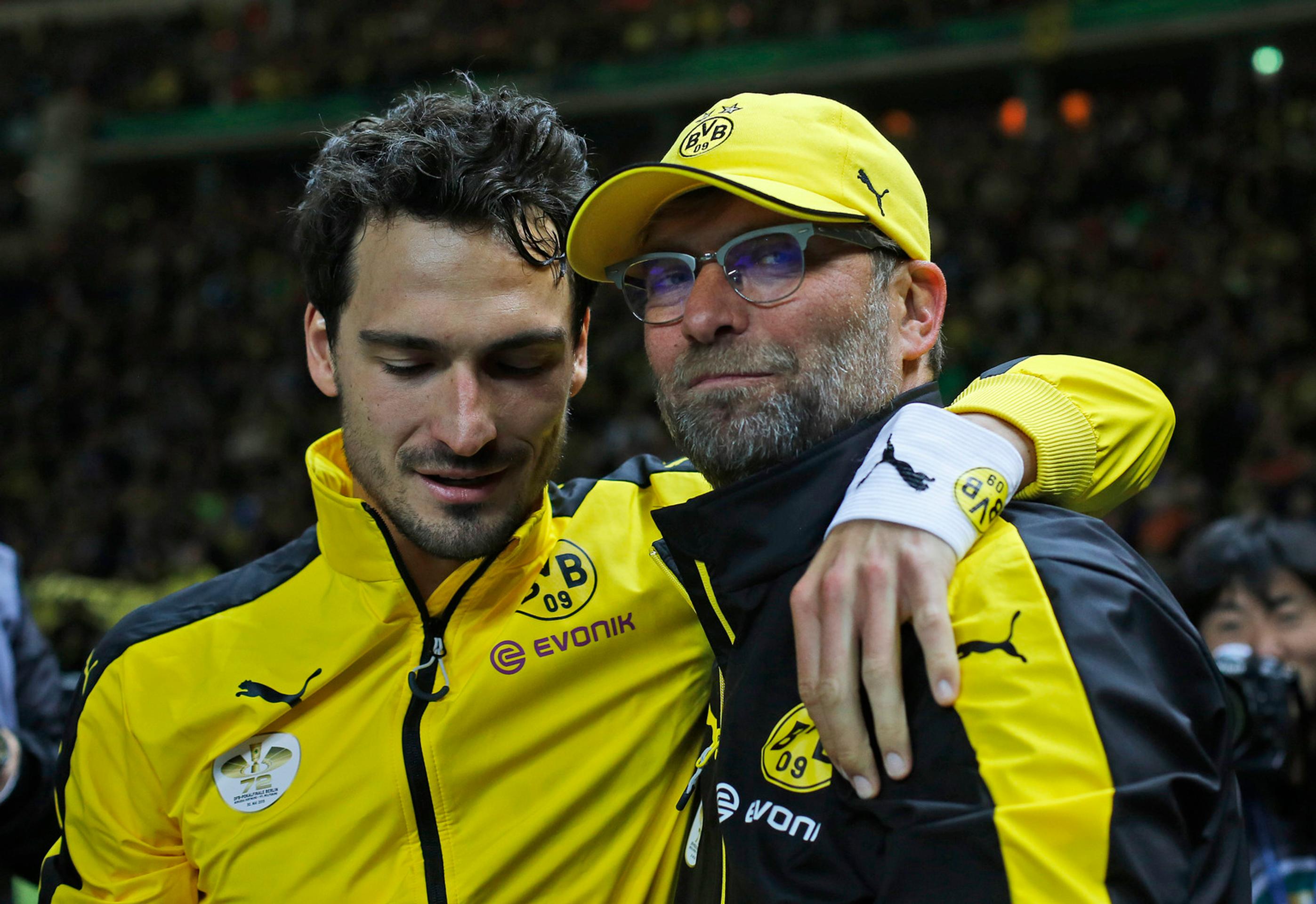 Stopér Mats Hummels sa lúči s trénerom Jürgenom Kloppom.