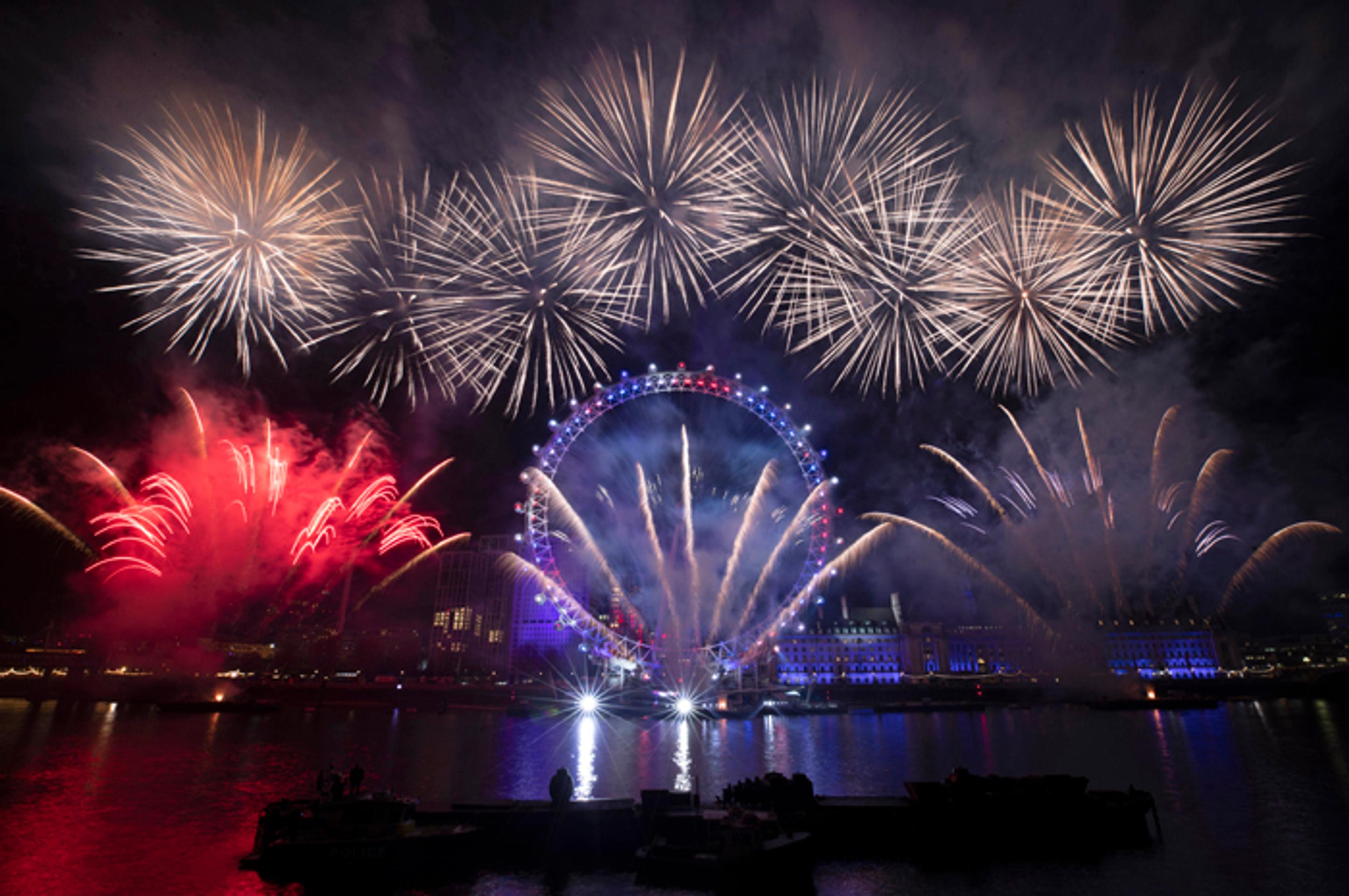 Ľudia počas novoročných osláv na Times Square v New Yorku.