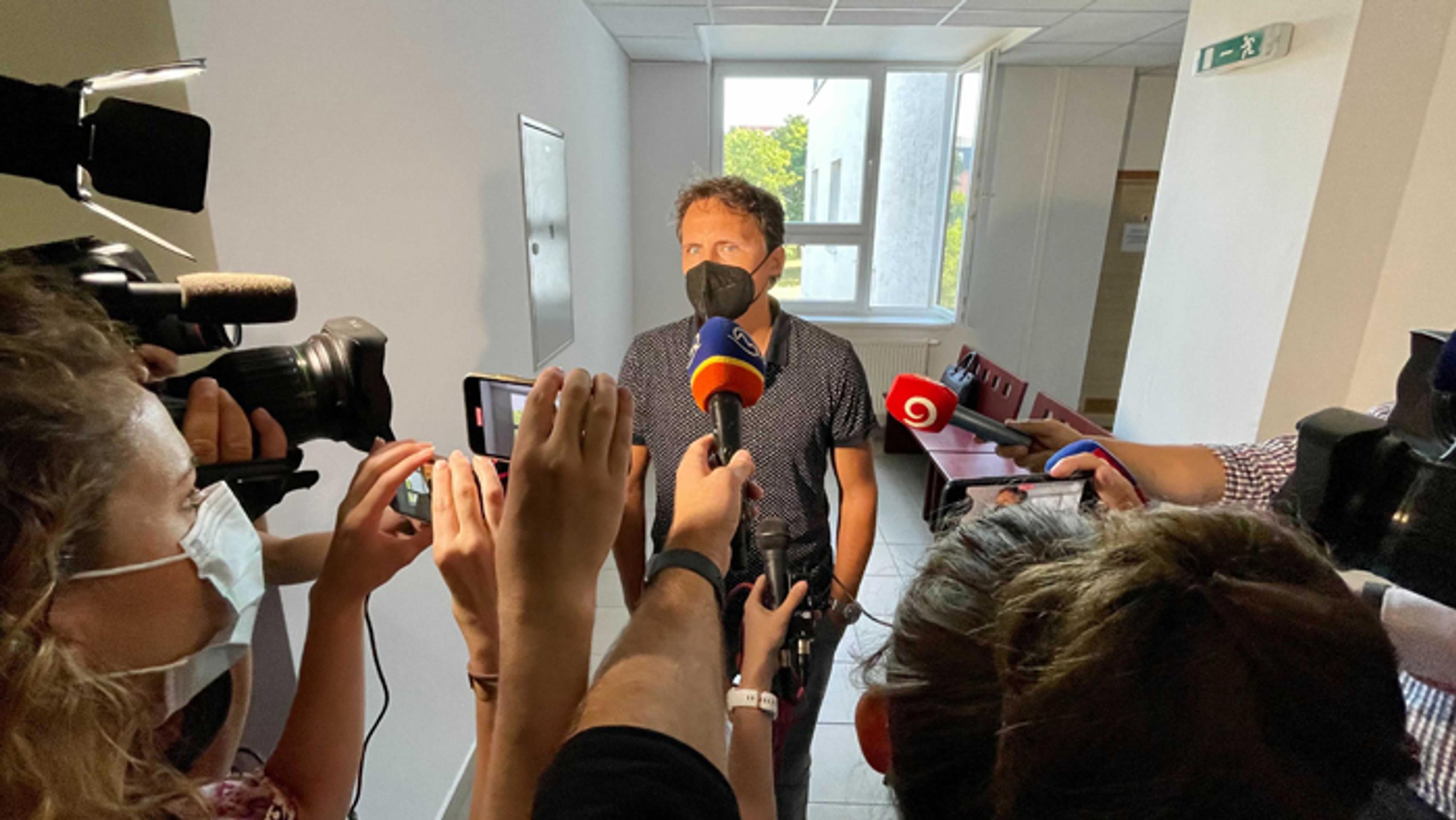 Ľudovít Makó usvedčuje Dušana Kováčika.