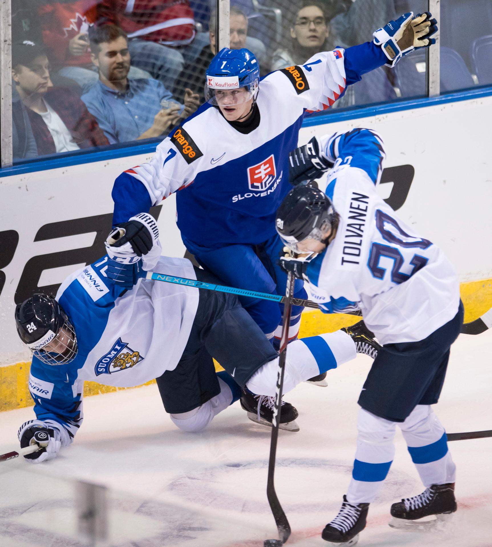 Fín Jesse Ylonen v dueli so Slovenskom na MS do 20 rokov.