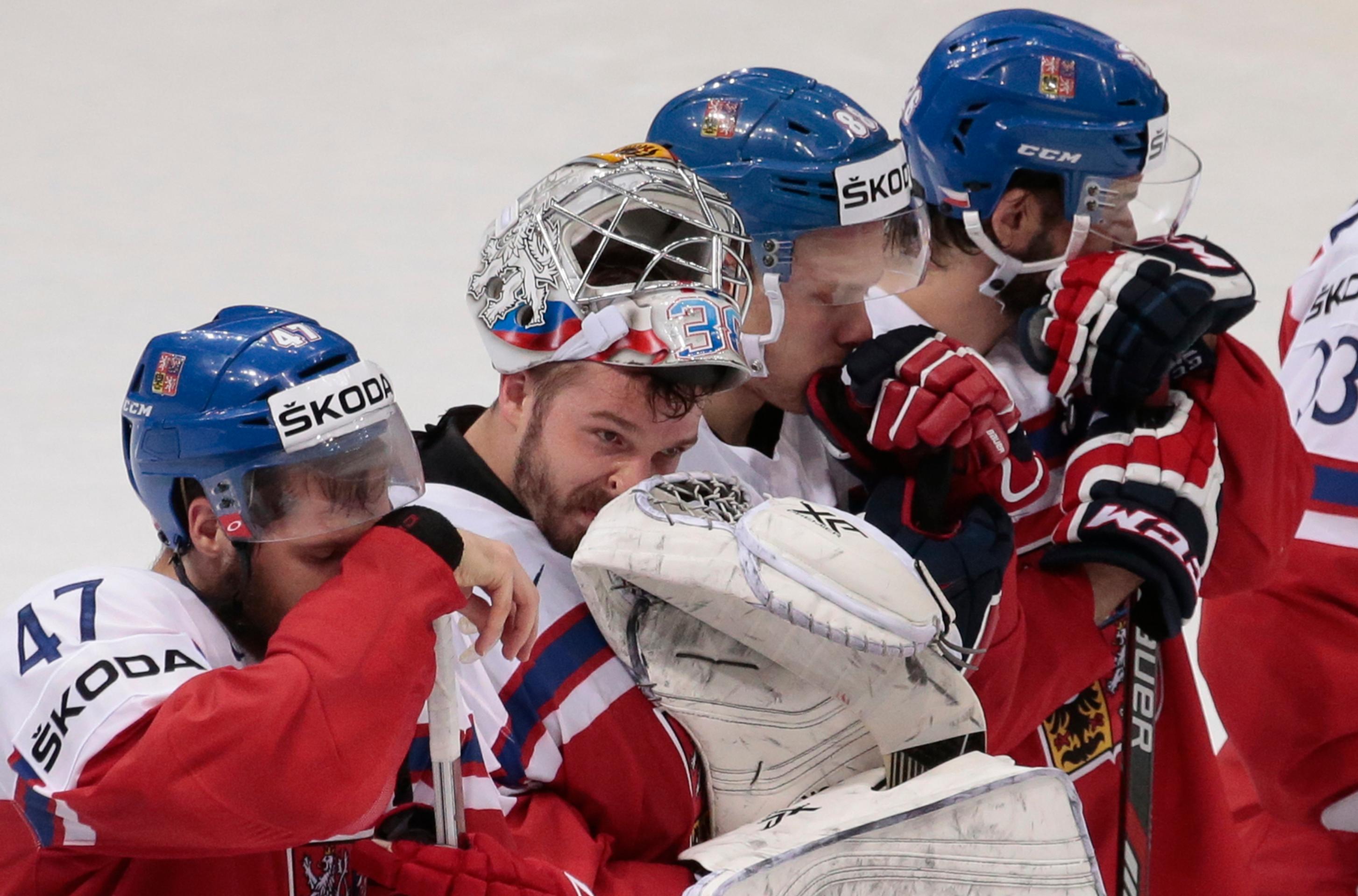 Sklamanie na tvárach českých hokejistov po prehre 1:2 nad výberom USA po samostatných nájazdoch vo štvrťfinále MS v Rusku.
