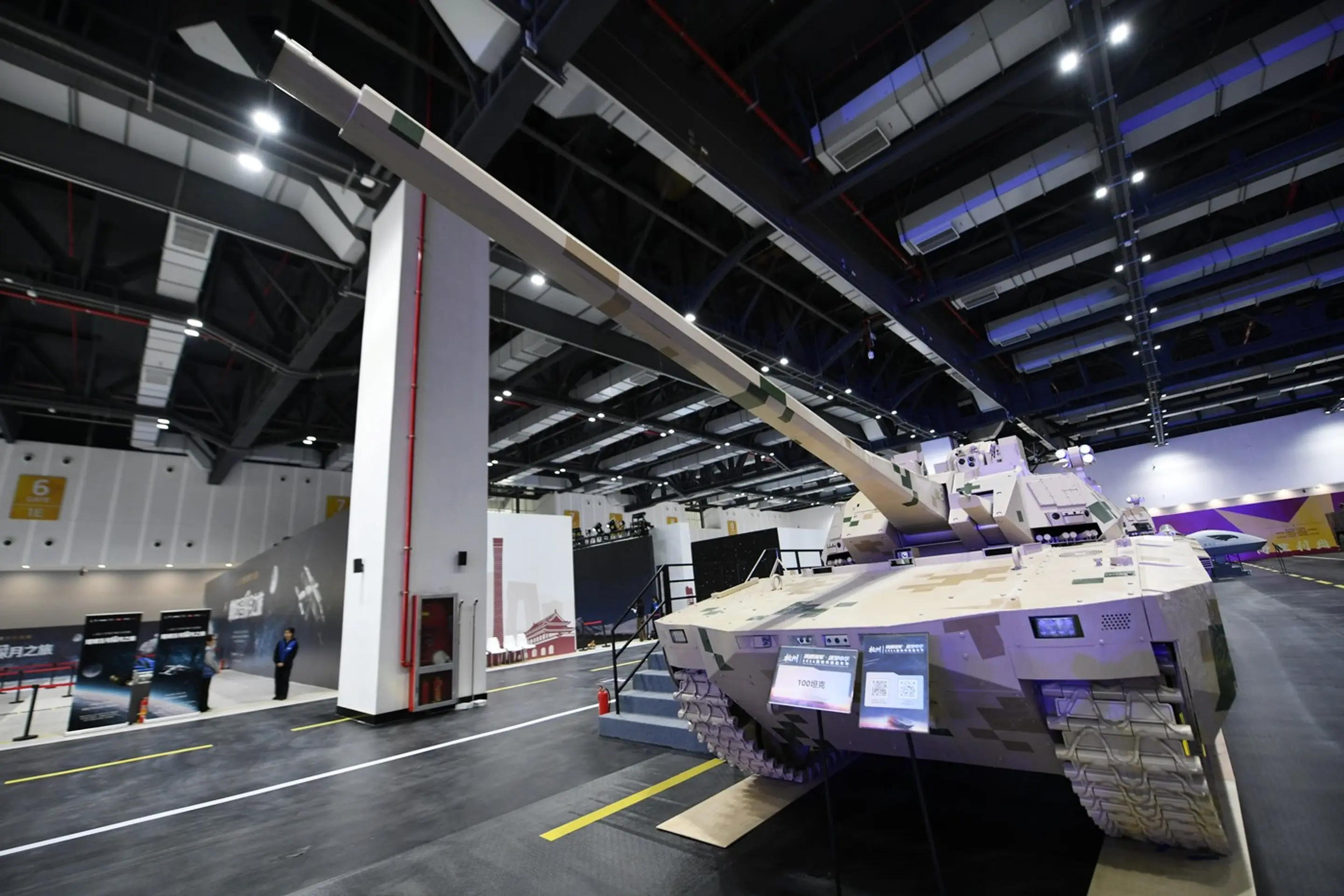 Nový čínsky tank Typ-100.