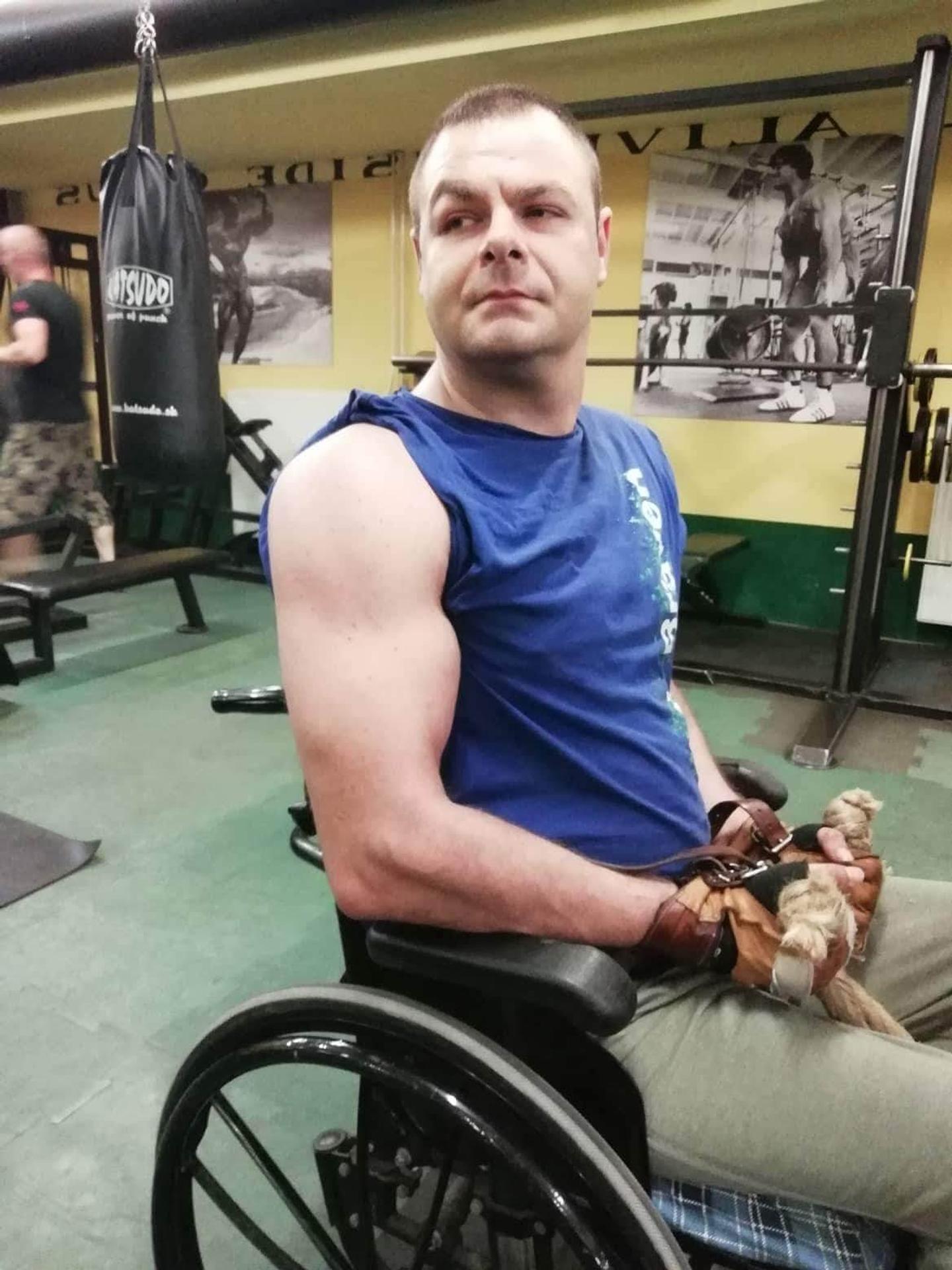 Marián v posilňovni