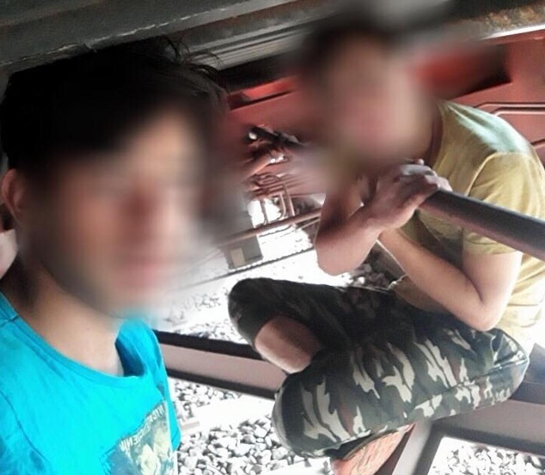 Zničená svadobná miestnosť po explózii.