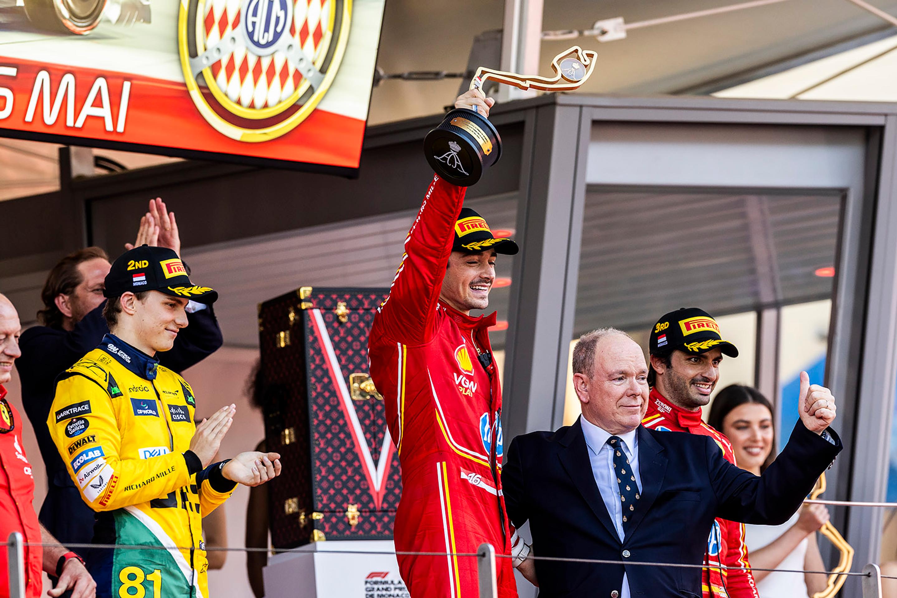 Monačan Charles Leclerc sa premiérovo tešil z triumfu na domácej veľkej cene.