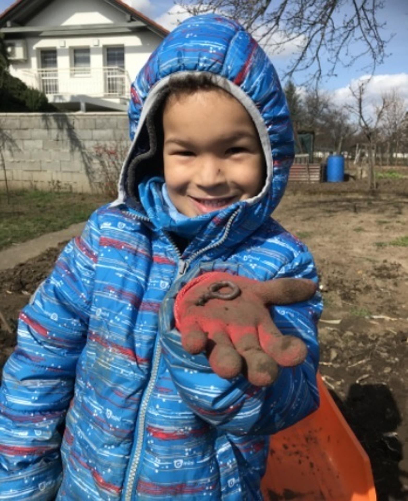 Patrícia Mesárošová so svojou ratolesťou robili dvere na pivnici.
