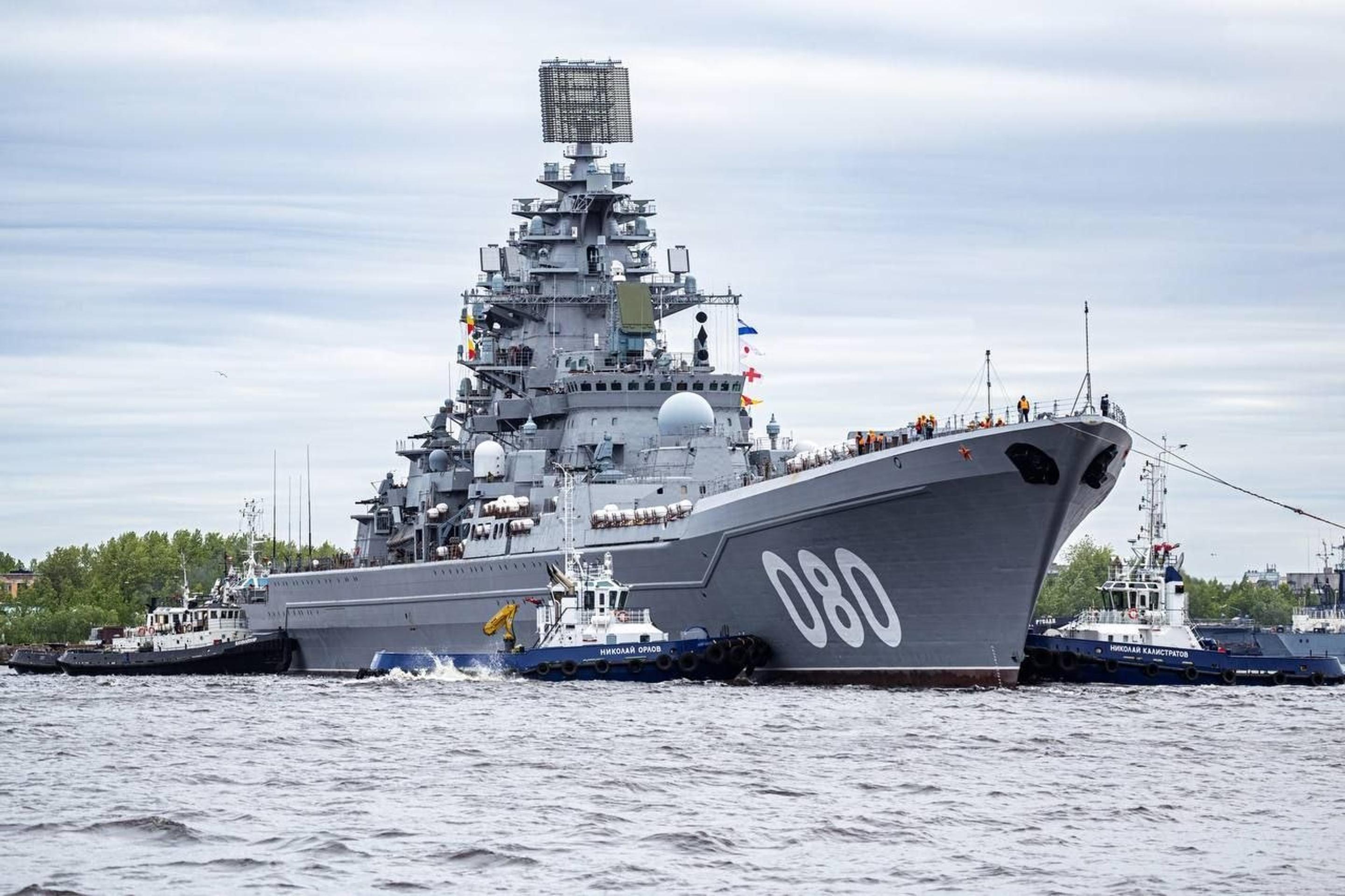 Ruský krížnik Admiral Nachimov.