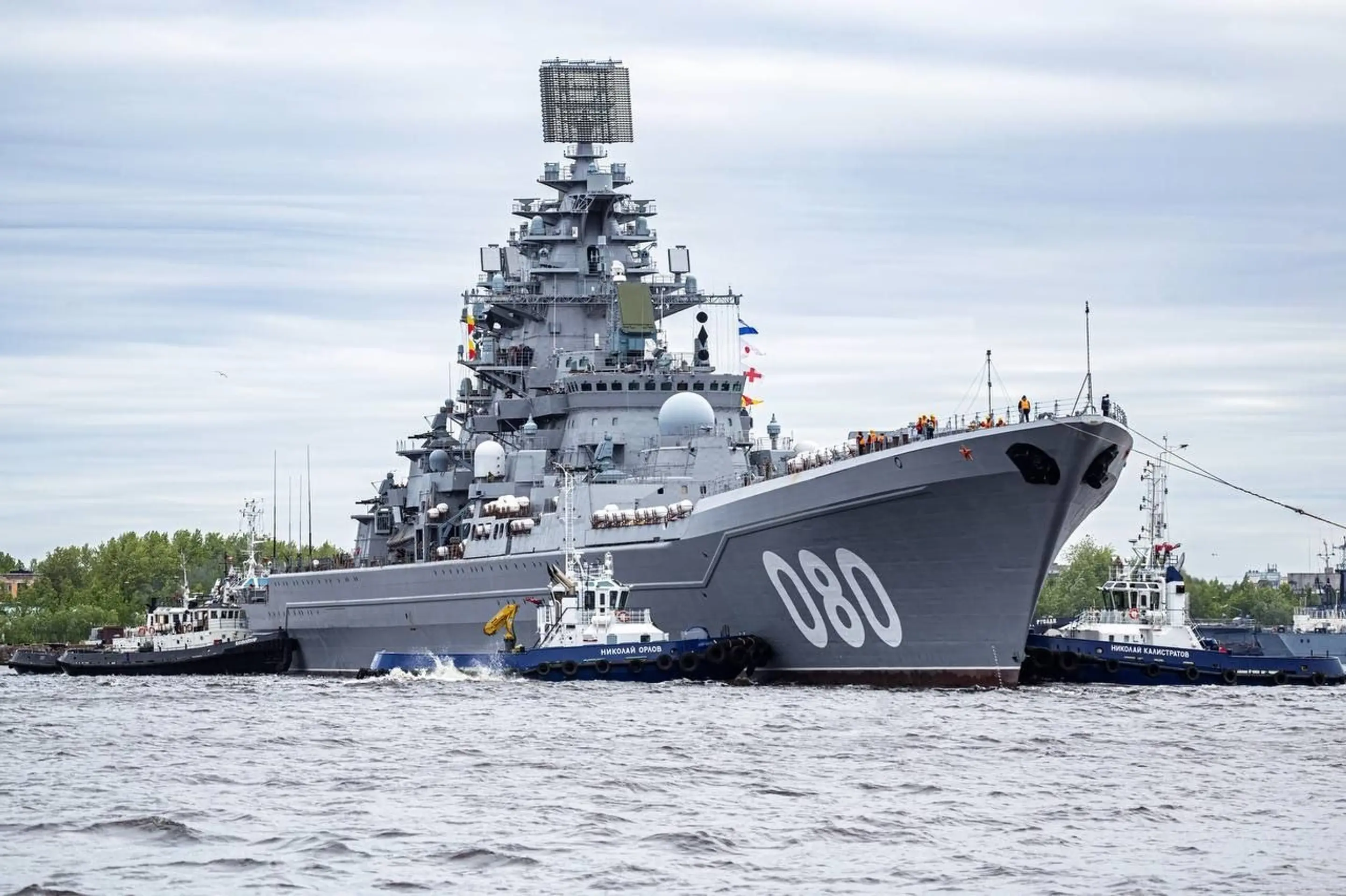 Ruský krížnik Admiral Nachimov.
