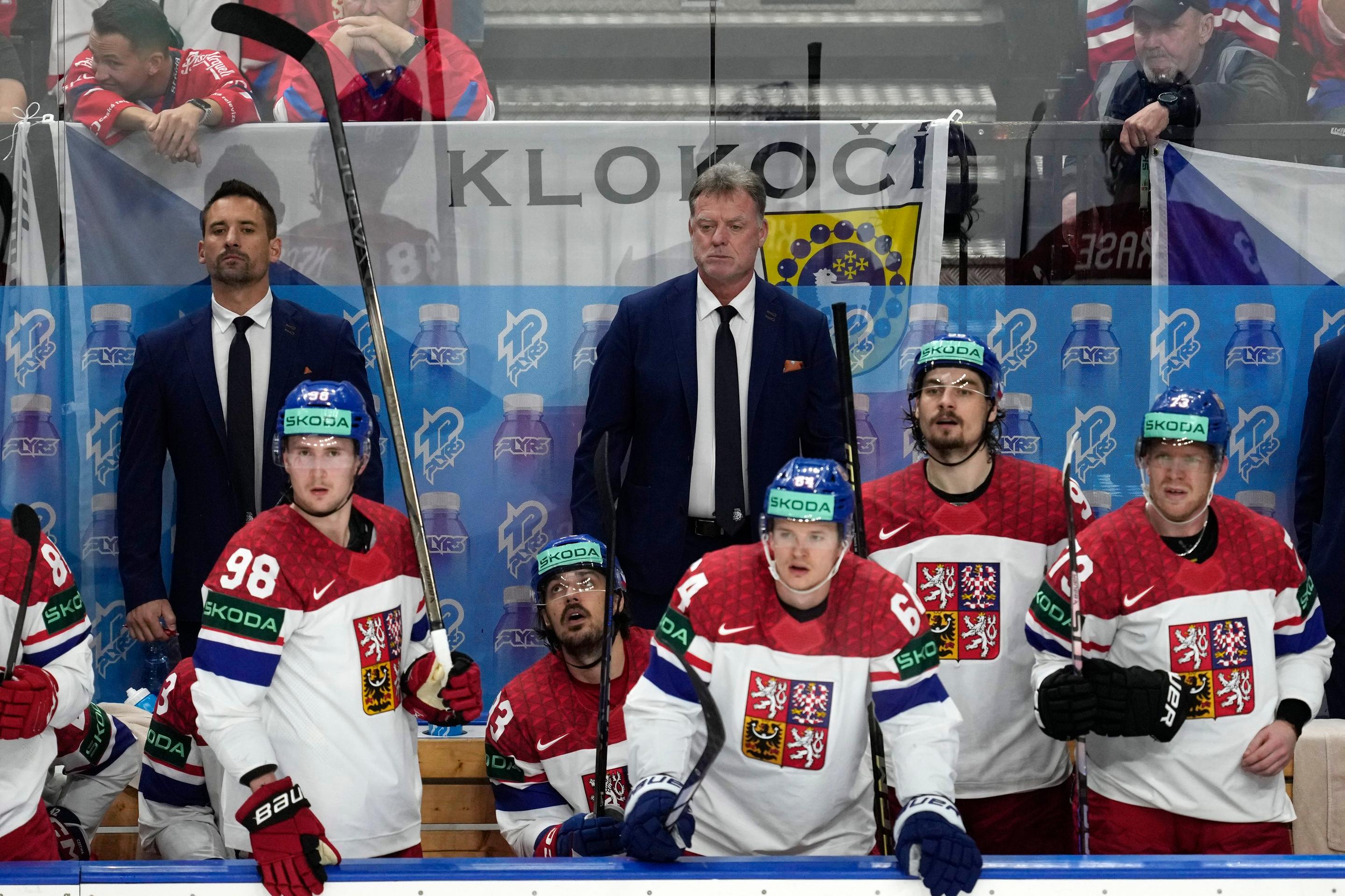 Česká striedačka počas finále majstrovstiev sveta v hokeji 2024