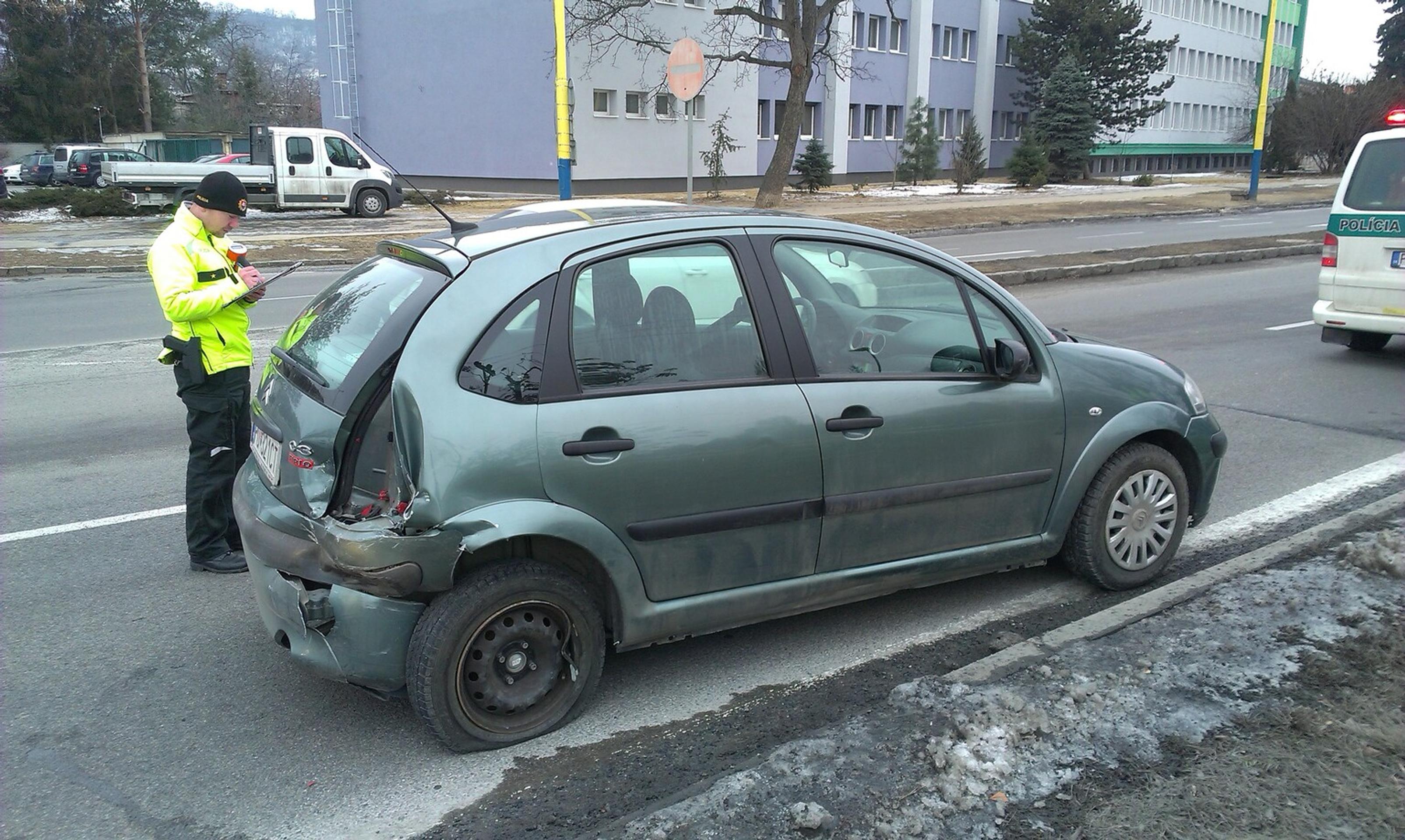 V Prešove sa zrazili dve autá. V jednom sedela opitá dcéra, v druhom jej opitá matka