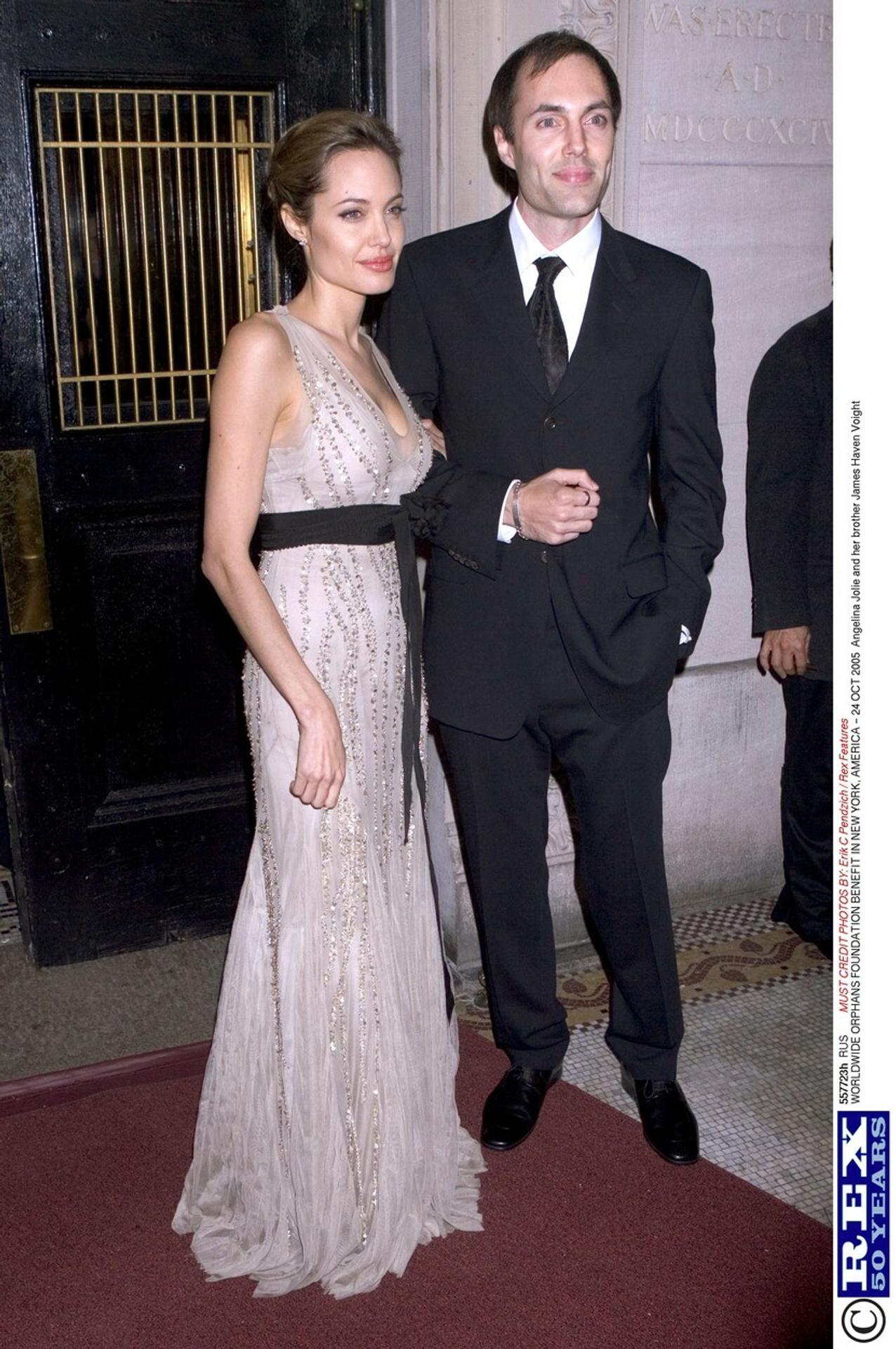 Angelina Jolie a jej brat James Haven Voight.