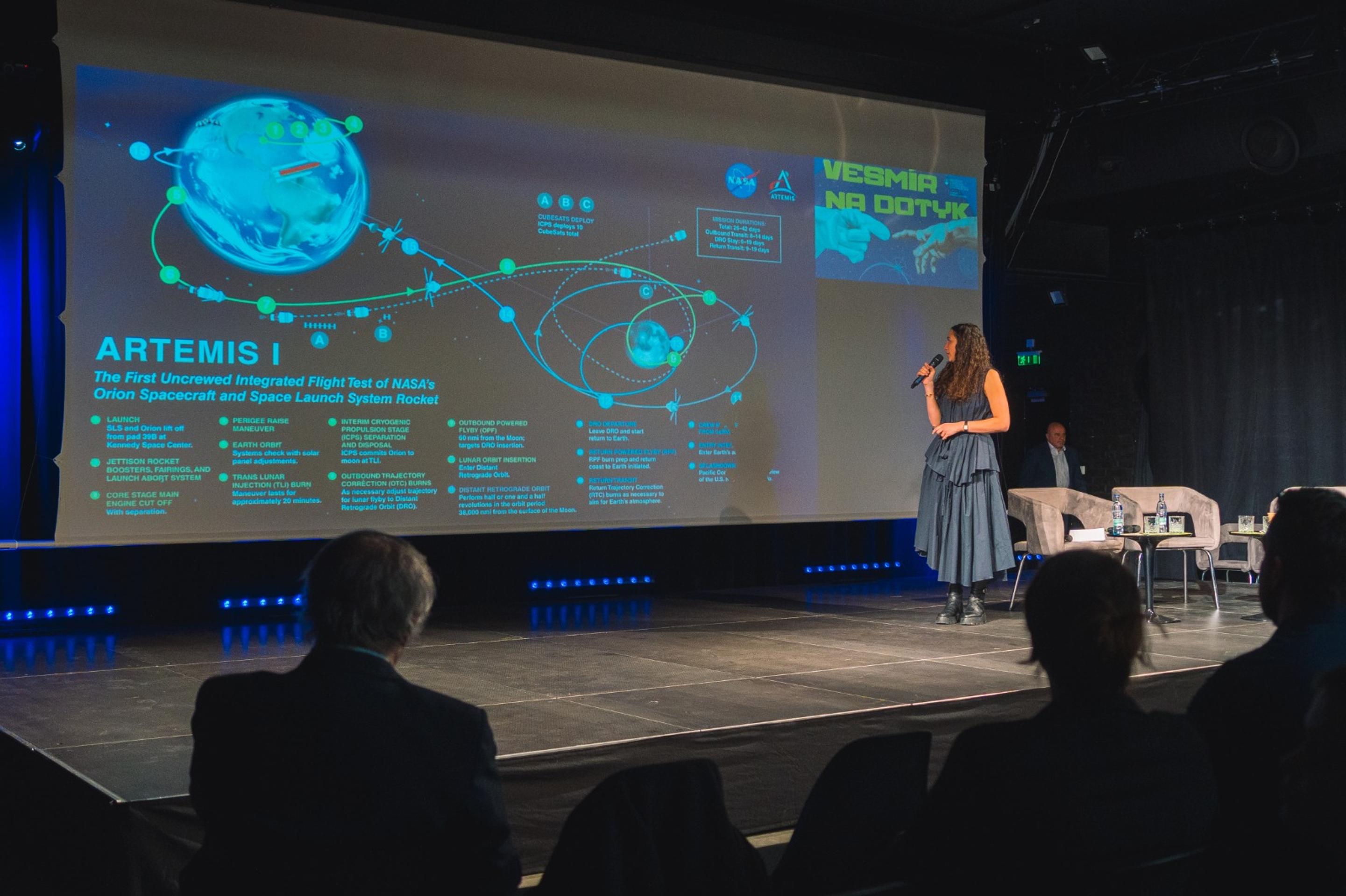 Nicole počas svojho pôsobenia v Európskej vesmírnej agentúre (ESA) pracovala na vývoji simulácie lunárnej dedinky. 