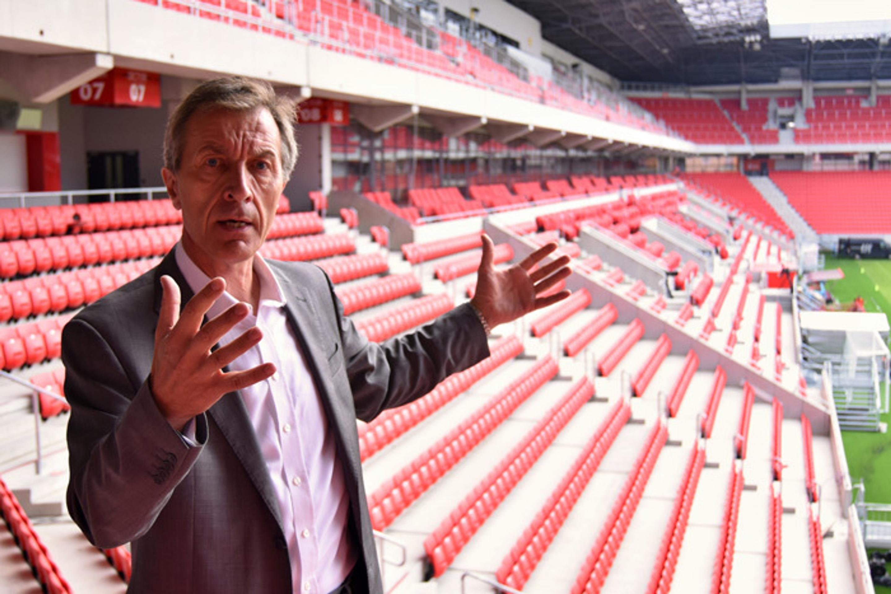 Predseda predstavenstva investora City - Arena Pavol Adamec počas predstavovaní priestorov novej futbalovej arény.