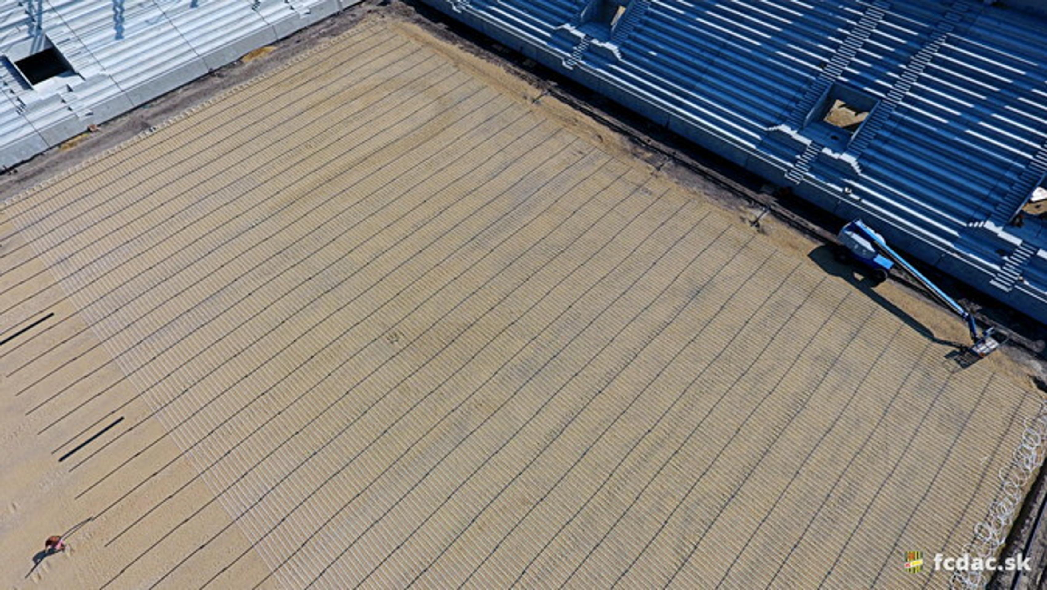 Rozostavaný štadión futbalového klubu DAC Dunajská Streda.