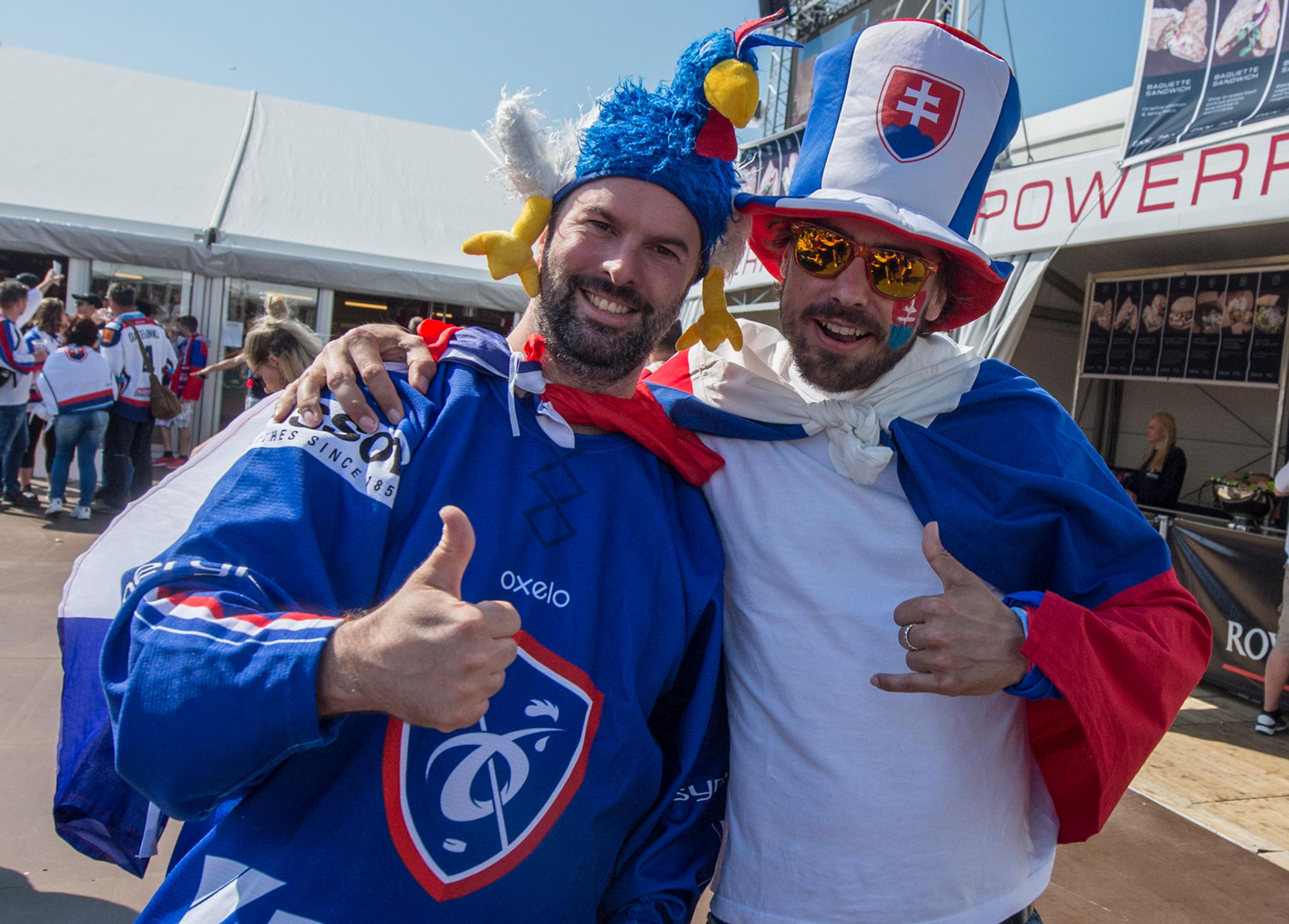 Sprava slovenský a francúzsky fanúšik pred zápasom na MS 2018.