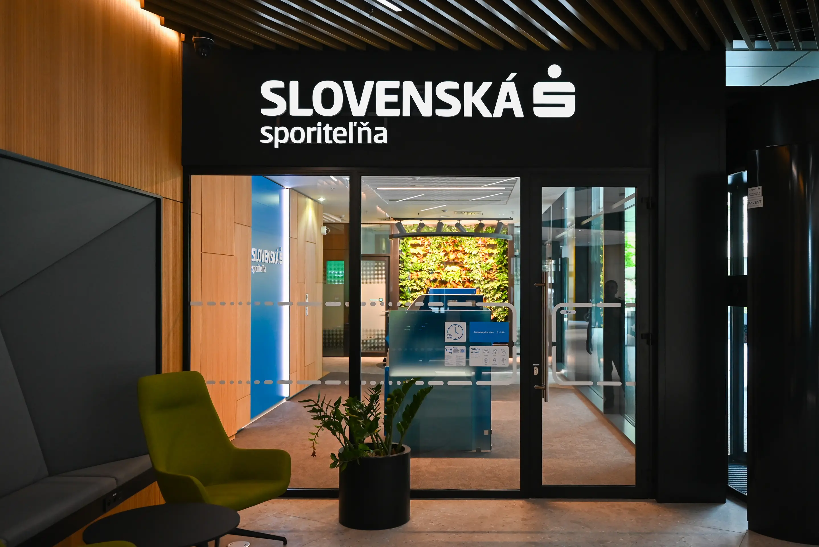 Samoobslužná pobočka SLSP